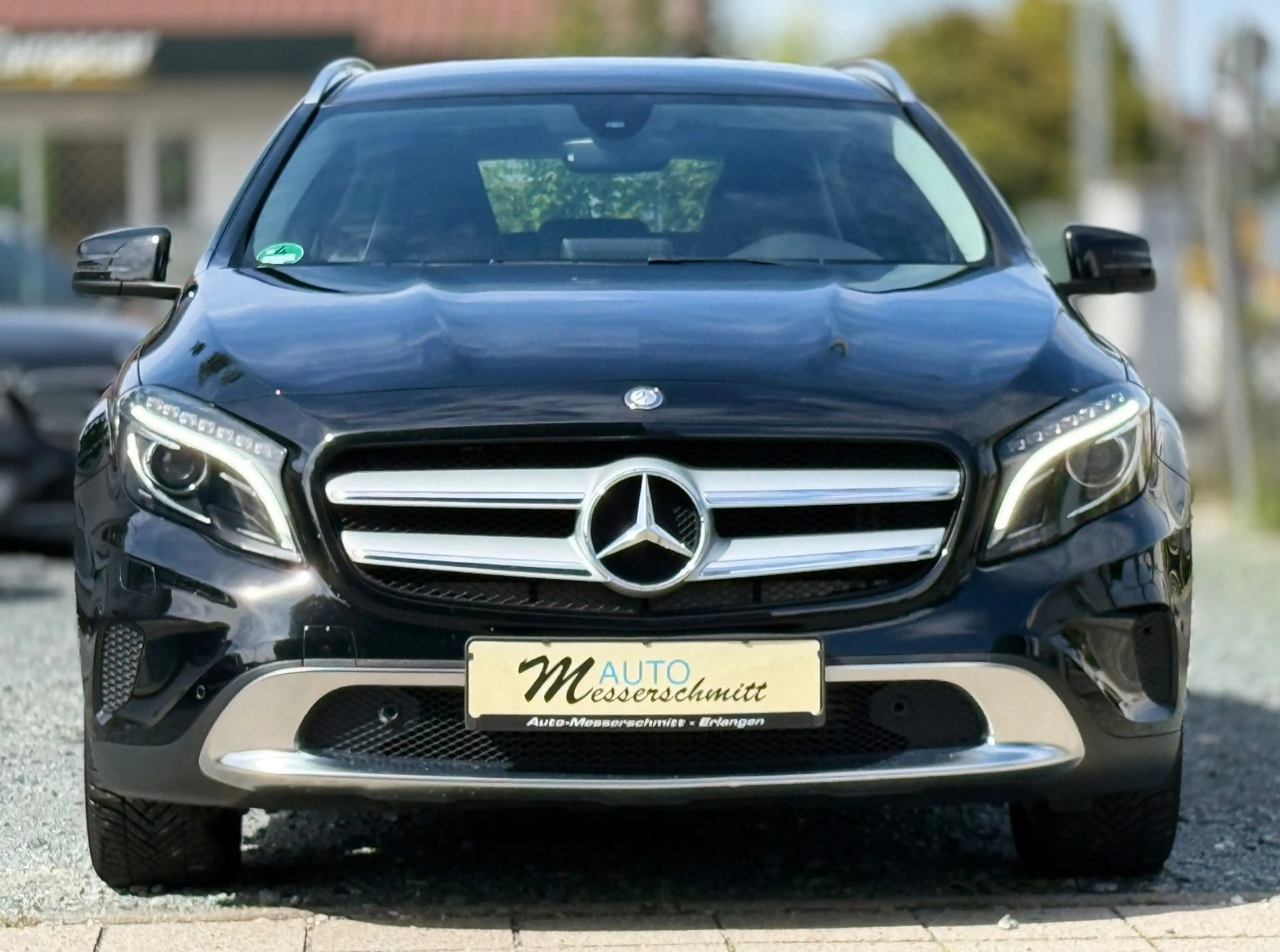 Mercedes-Benz GLA 200 AUTOMATIK AHK NAVI XENON SHZ KLIMA — photo 3