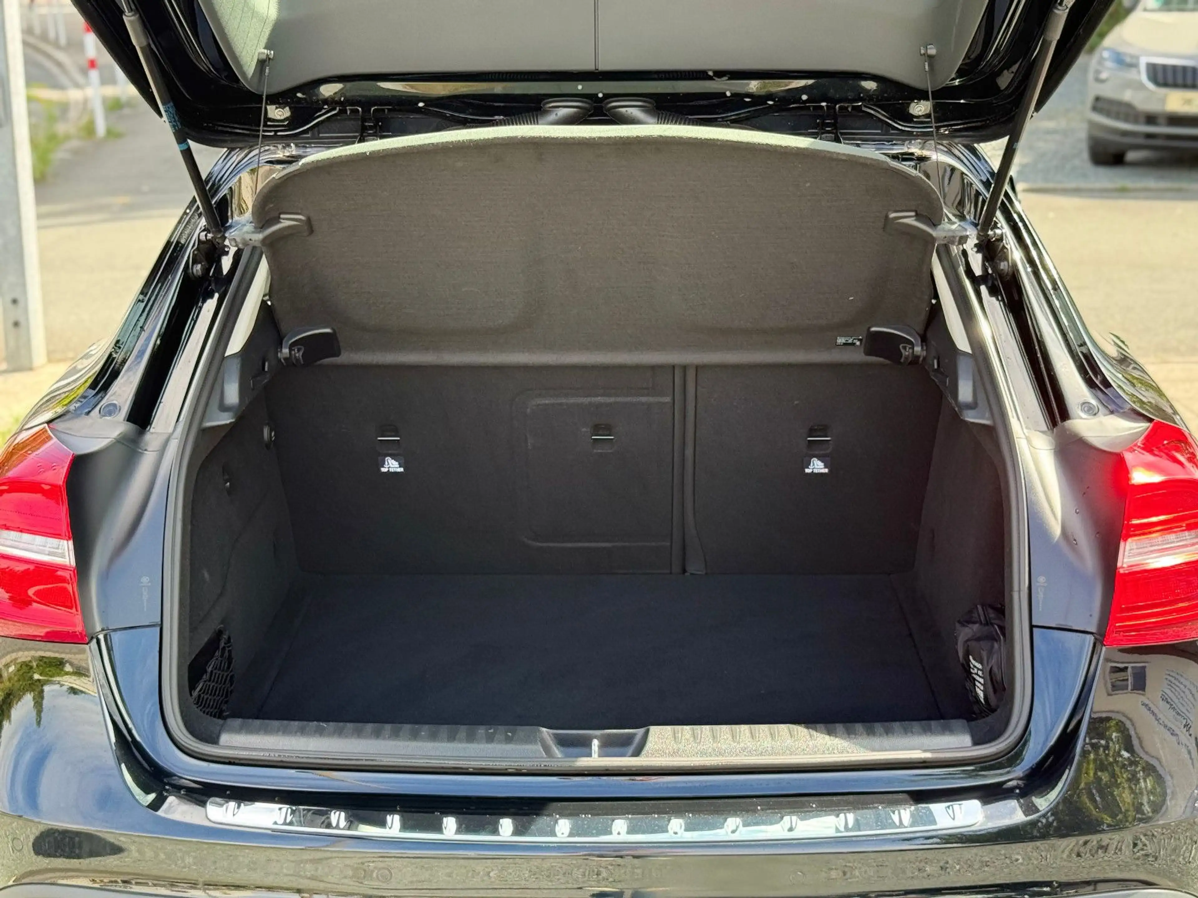 Mercedes-Benz GLA 200 AUTOMATIK AHK NAVI XENON SHZ KLIMA — photo 14