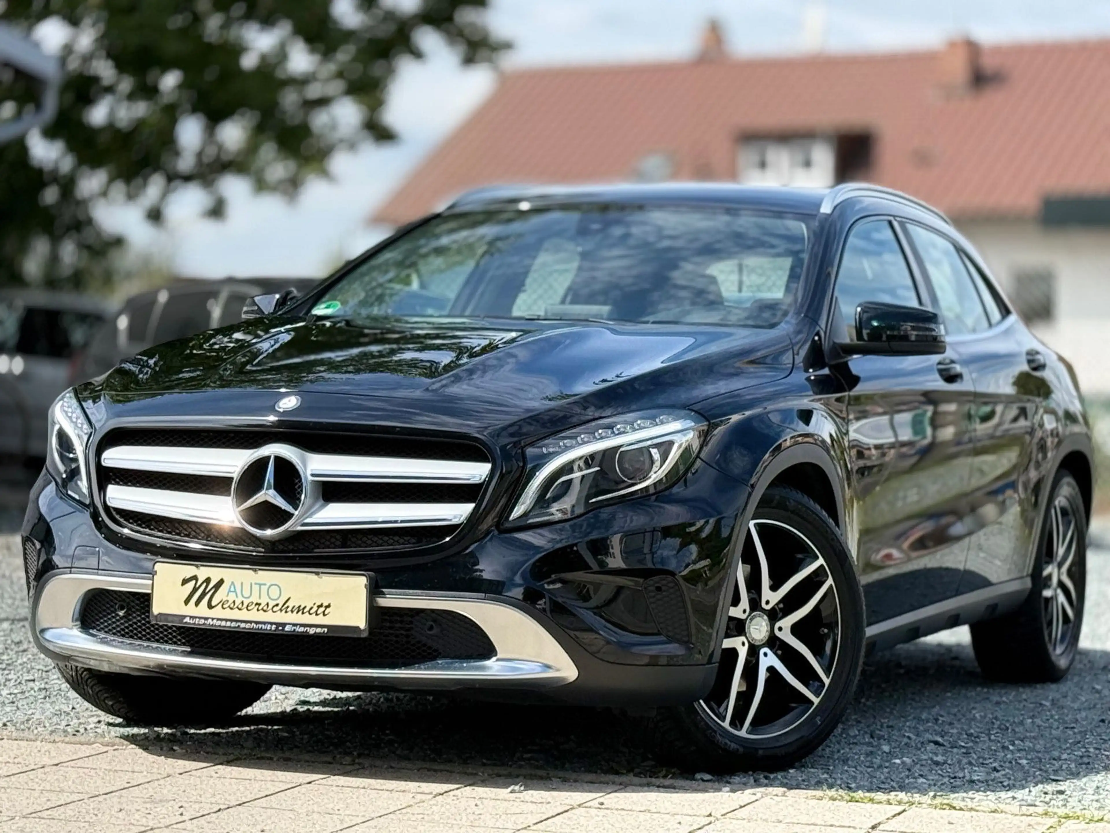 Mercedes-Benz GLA 200 AUTOMATIK AHK NAVI XENON SHZ KLIMA — photo 2