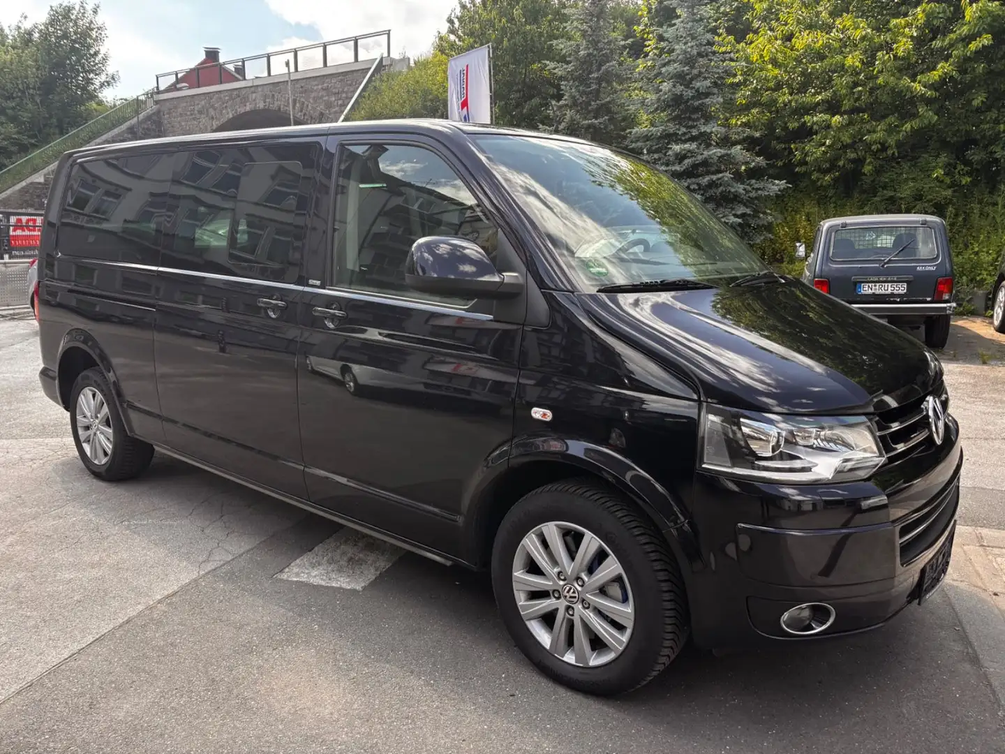 Volkswagen T5 Transporter Bus Multivan Life lang 4Motion Zwart - 2