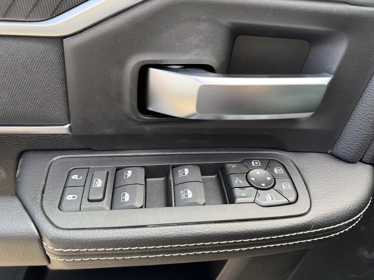 RAM 2500 снимка RAM 2500
