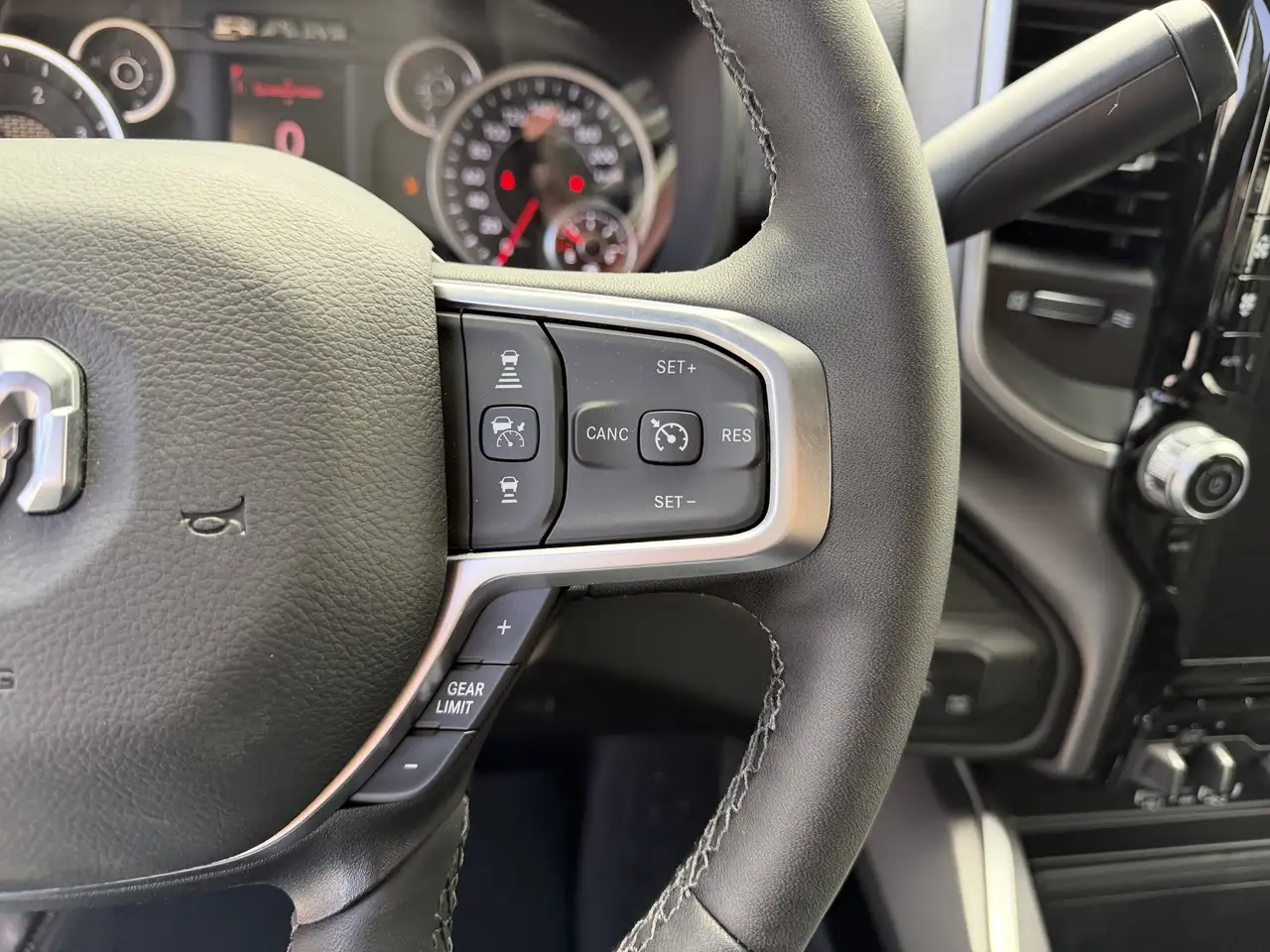 RAM 2500 снимка RAM 2500