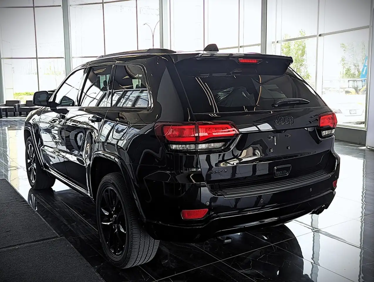 Jeep Grand Cherokee снимка Jeep Grand Cherokee