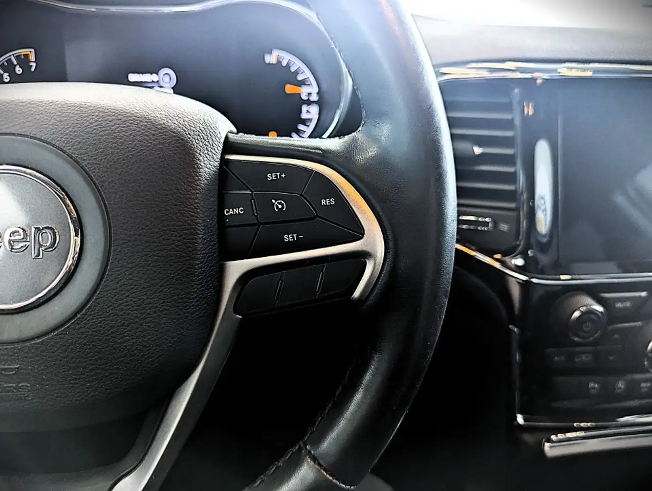 Jeep Grand Cherokee снимка Jeep Grand Cherokee