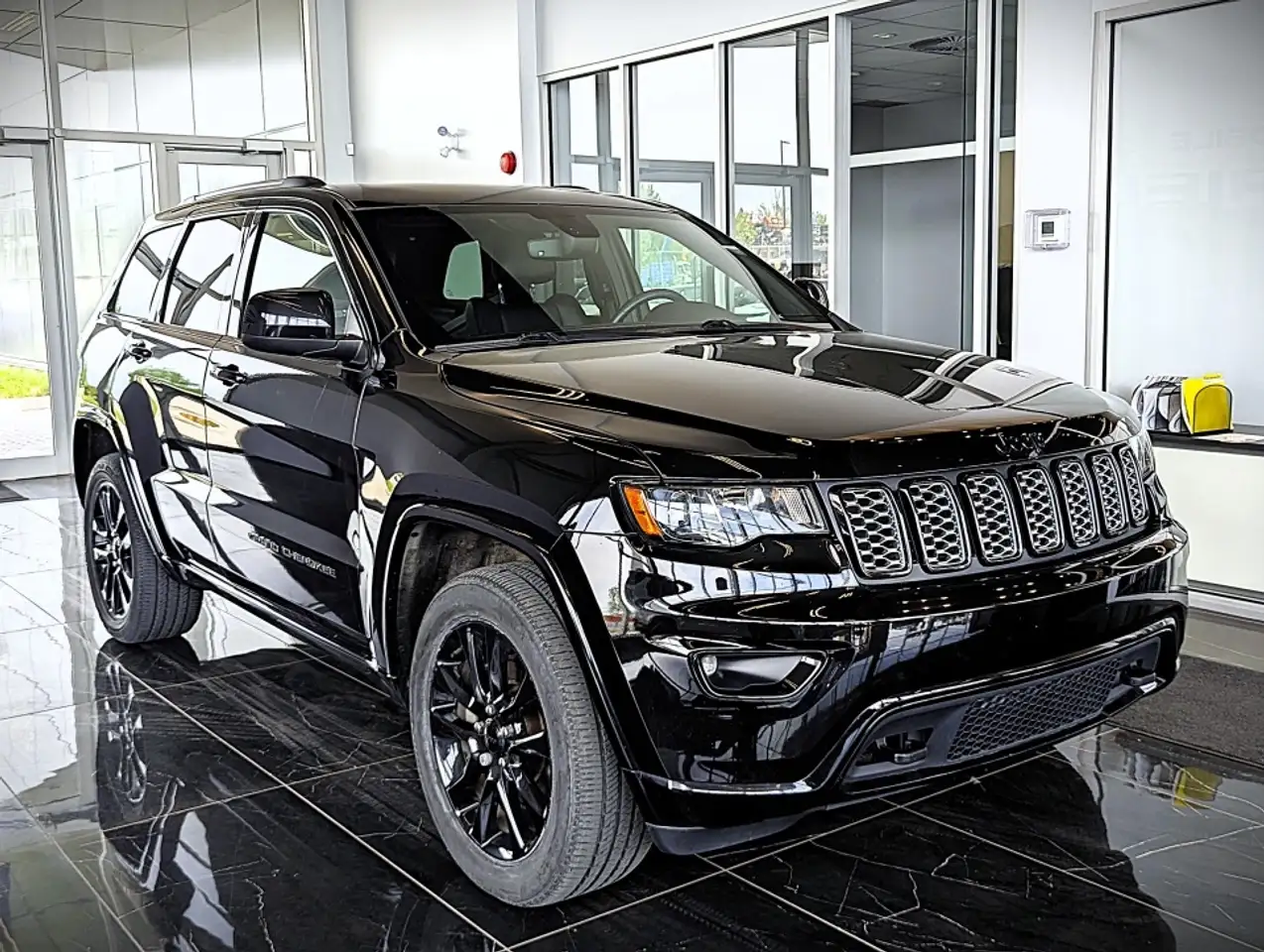 Jeep Grand Cherokee снимка Jeep Grand Cherokee