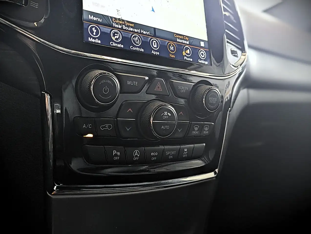 Jeep Grand Cherokee снимка Jeep Grand Cherokee