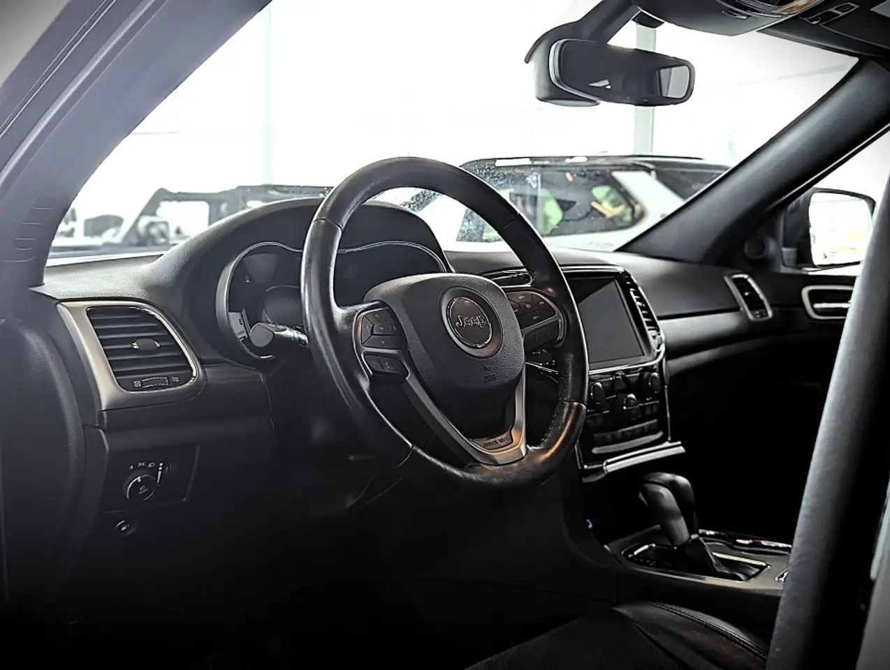 Jeep Grand Cherokee снимка Jeep Grand Cherokee