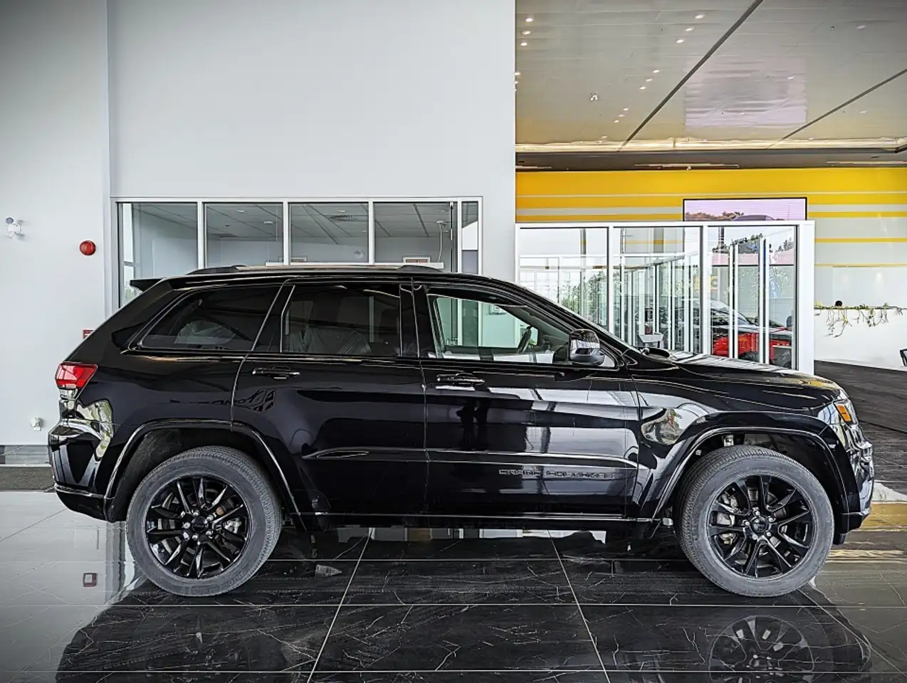 Jeep Grand Cherokee снимка Jeep Grand Cherokee