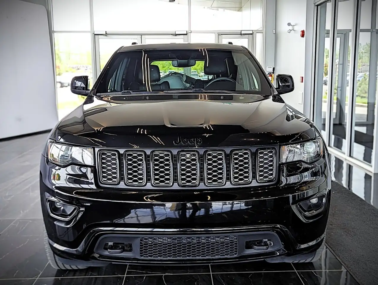 Jeep Grand Cherokee снимка Jeep Grand Cherokee
