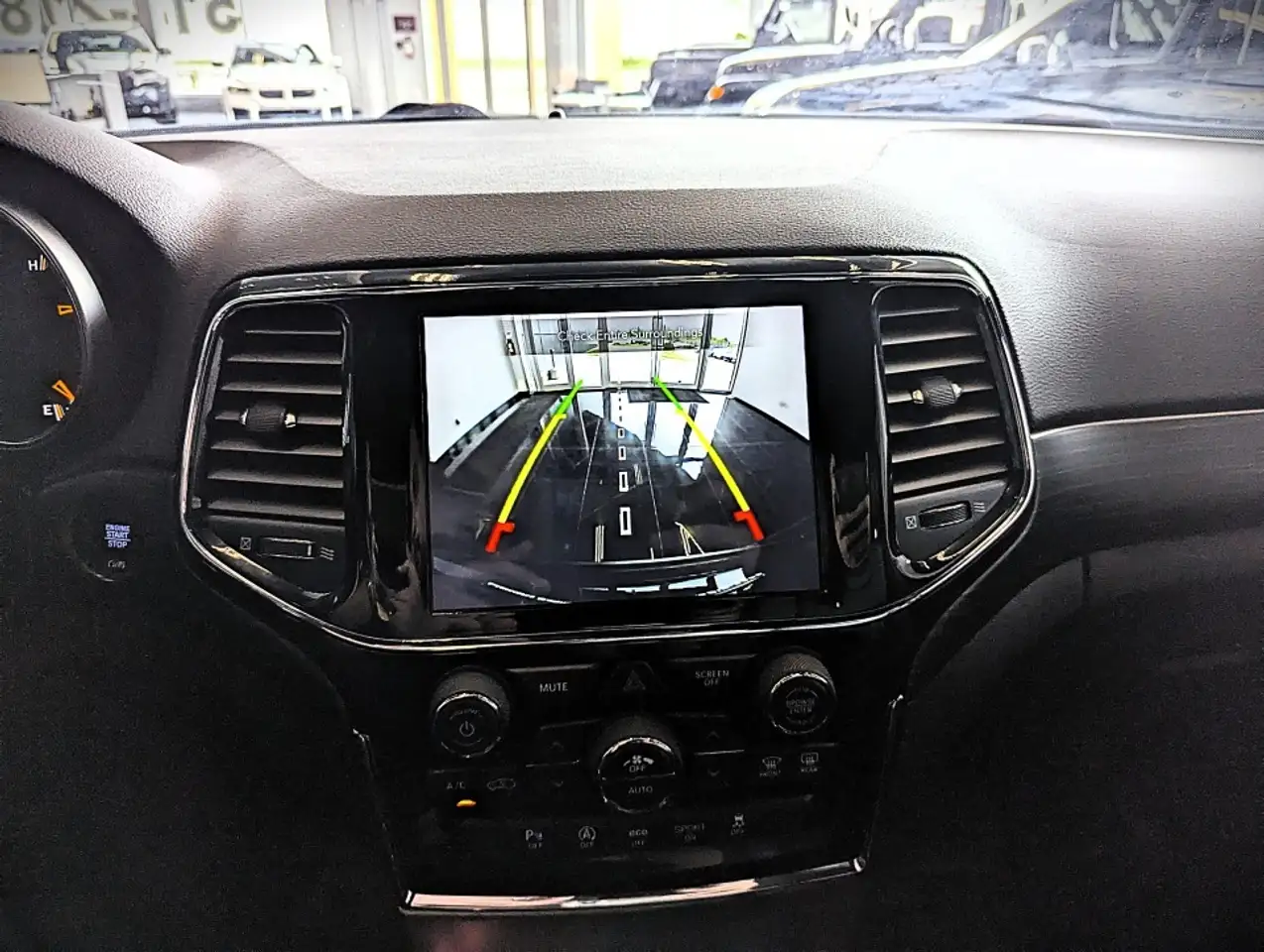 Jeep Grand Cherokee снимка Jeep Grand Cherokee