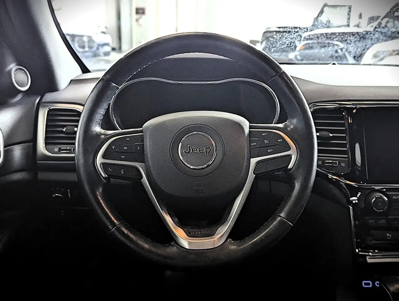 Jeep Grand Cherokee снимка Jeep Grand Cherokee
