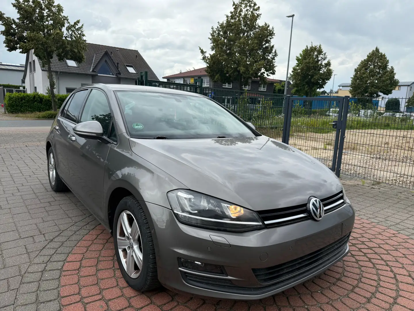Volkswagen Golf Comfortline BMT XENON+KLIMAAUTO+SHZ+PDC Braun - 1