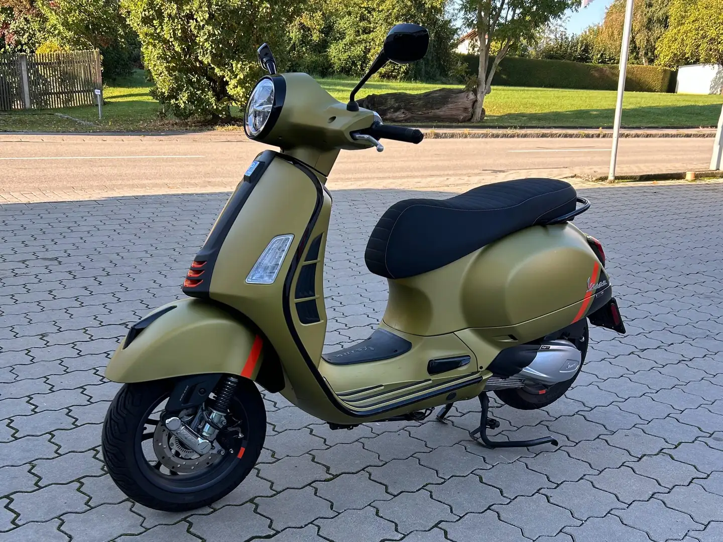 Vespa GTS 300 Supersport Gold - 1