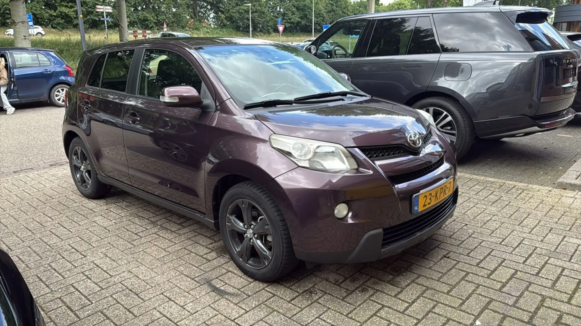 Toyota Urban Cruiser 1.3 VVT-i Dynamic NAP 1e eigenaar Origineel NL aut Violet - 1