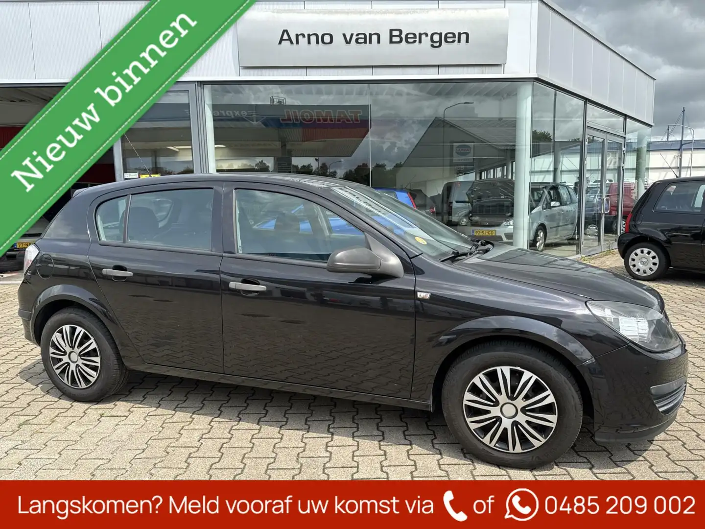 Opel Astra 1.6 Essentia, airco, cruisecontrol, multimediasyst Zwart - 1