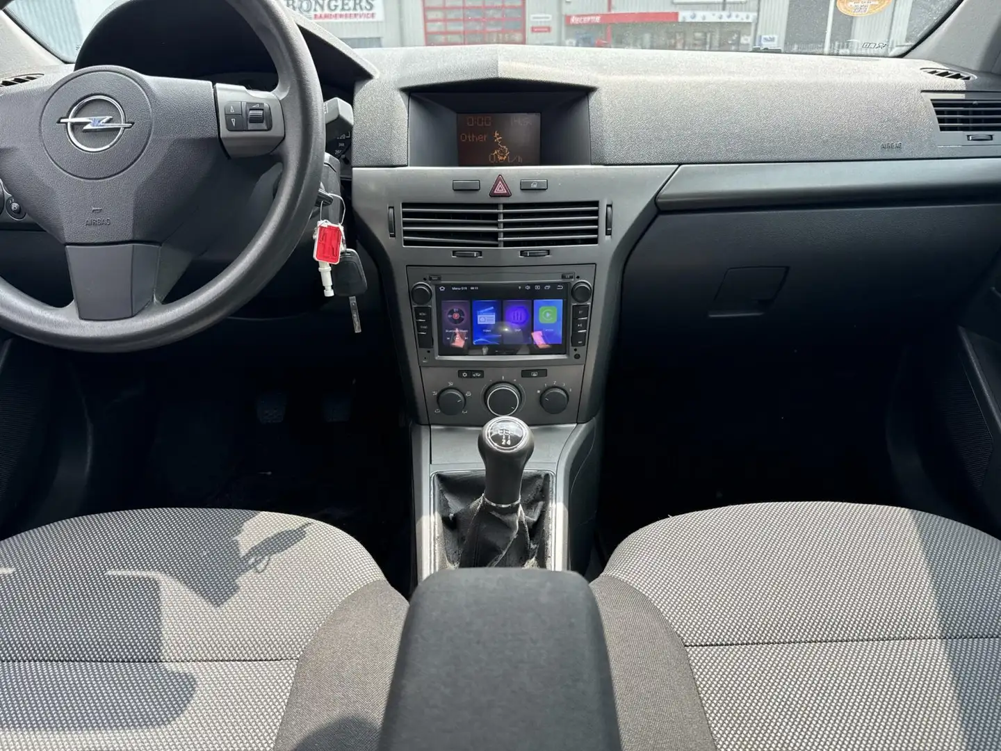 Opel Astra 1.6 Essentia, airco, cruisecontrol, multimediasyst Zwart - 2