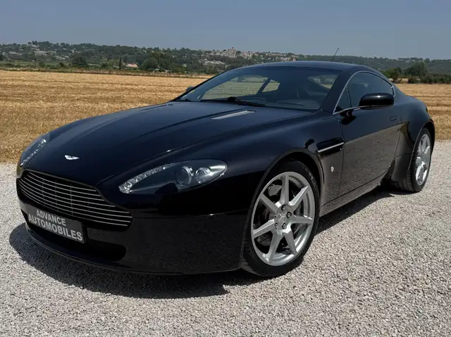 Aston Martin Vantage Vantage V8