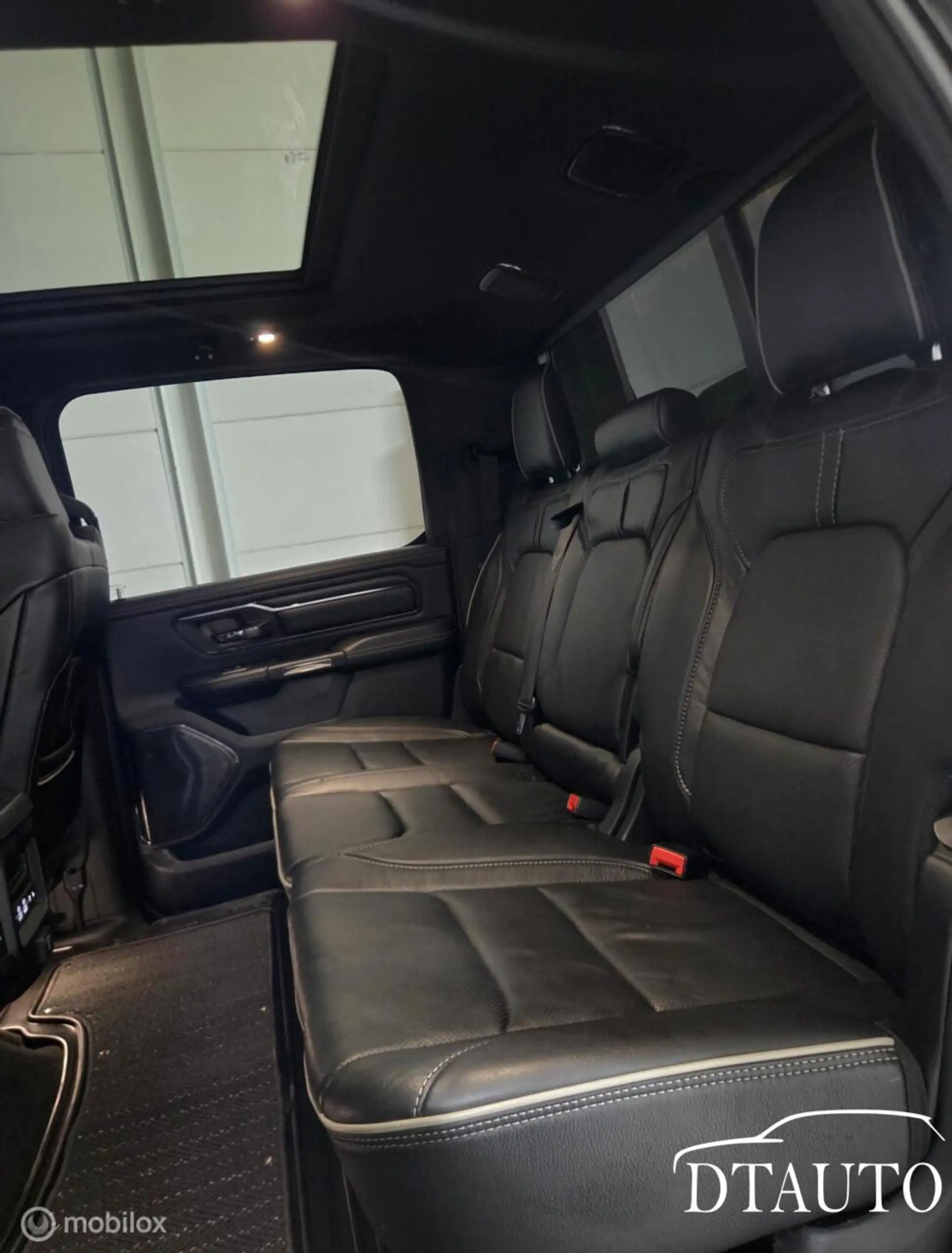 Dodge RAM 1500 4X4 5.7 V8 Limited Black Edition Luchtvering — photo 28