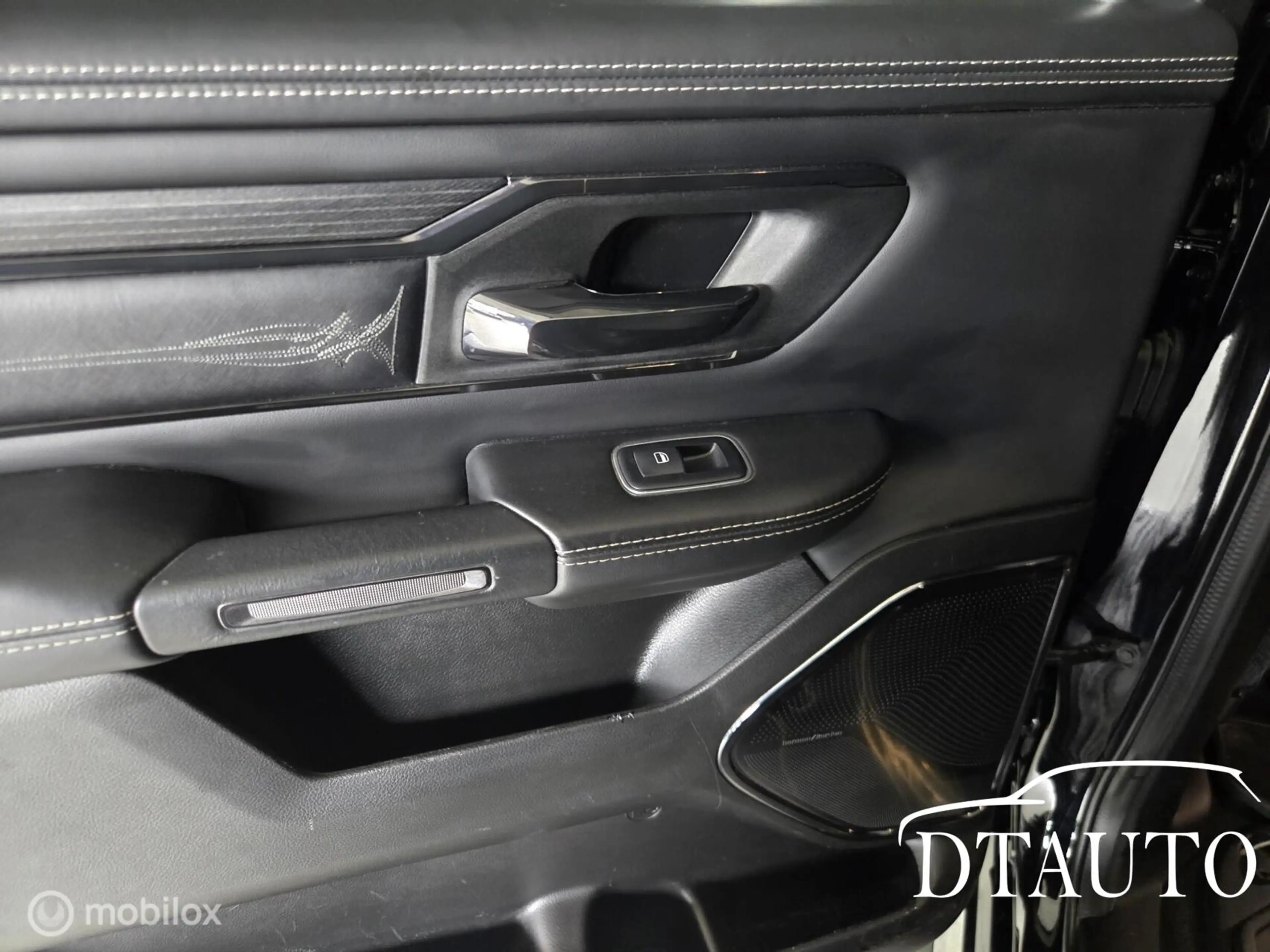 Dodge RAM 1500 4X4 5.7 V8 Limited Black Edition Luchtvering — photo 26