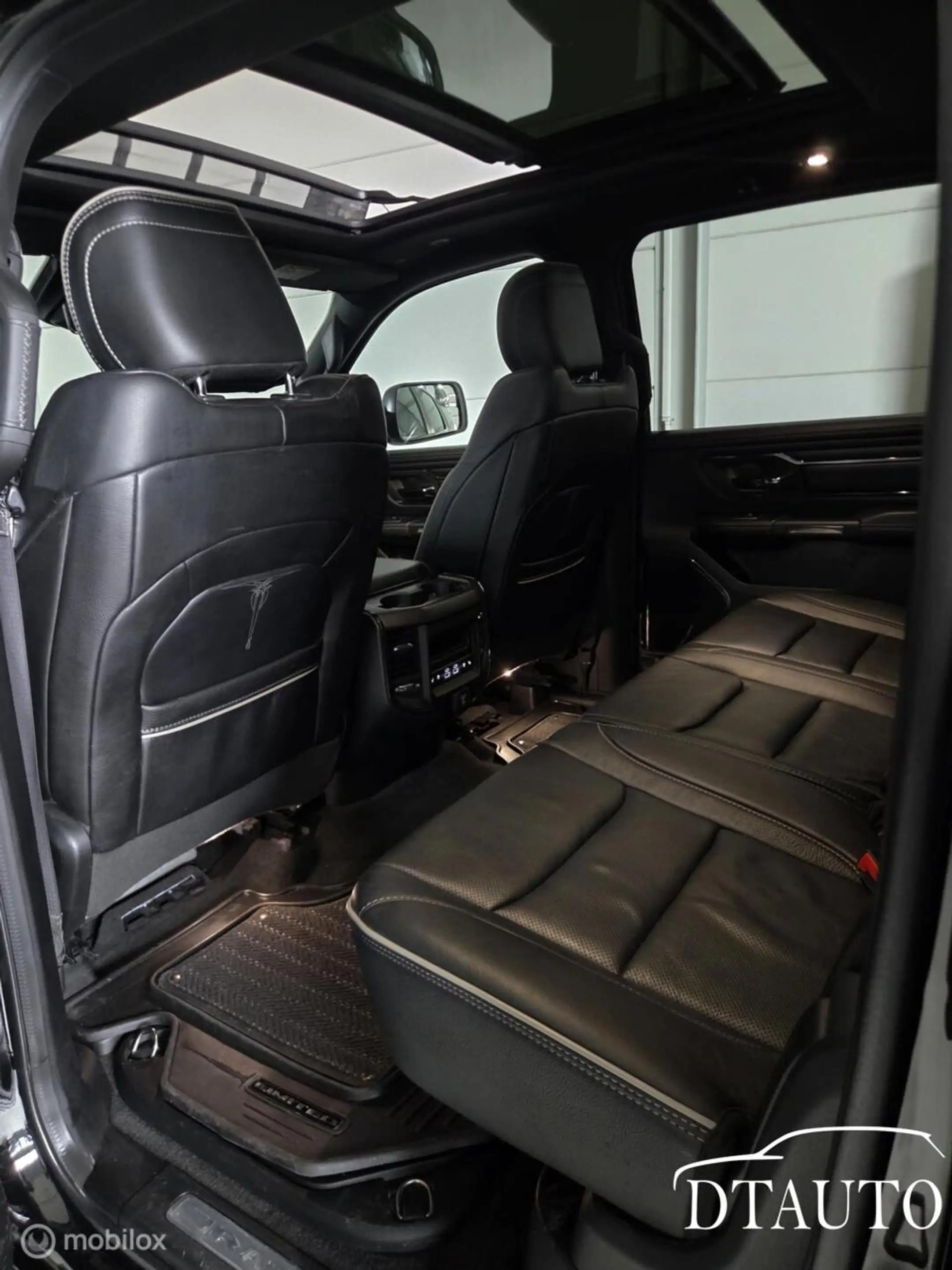 Dodge RAM 1500 4X4 5.7 V8 Limited Black Edition Luchtvering — photo 27