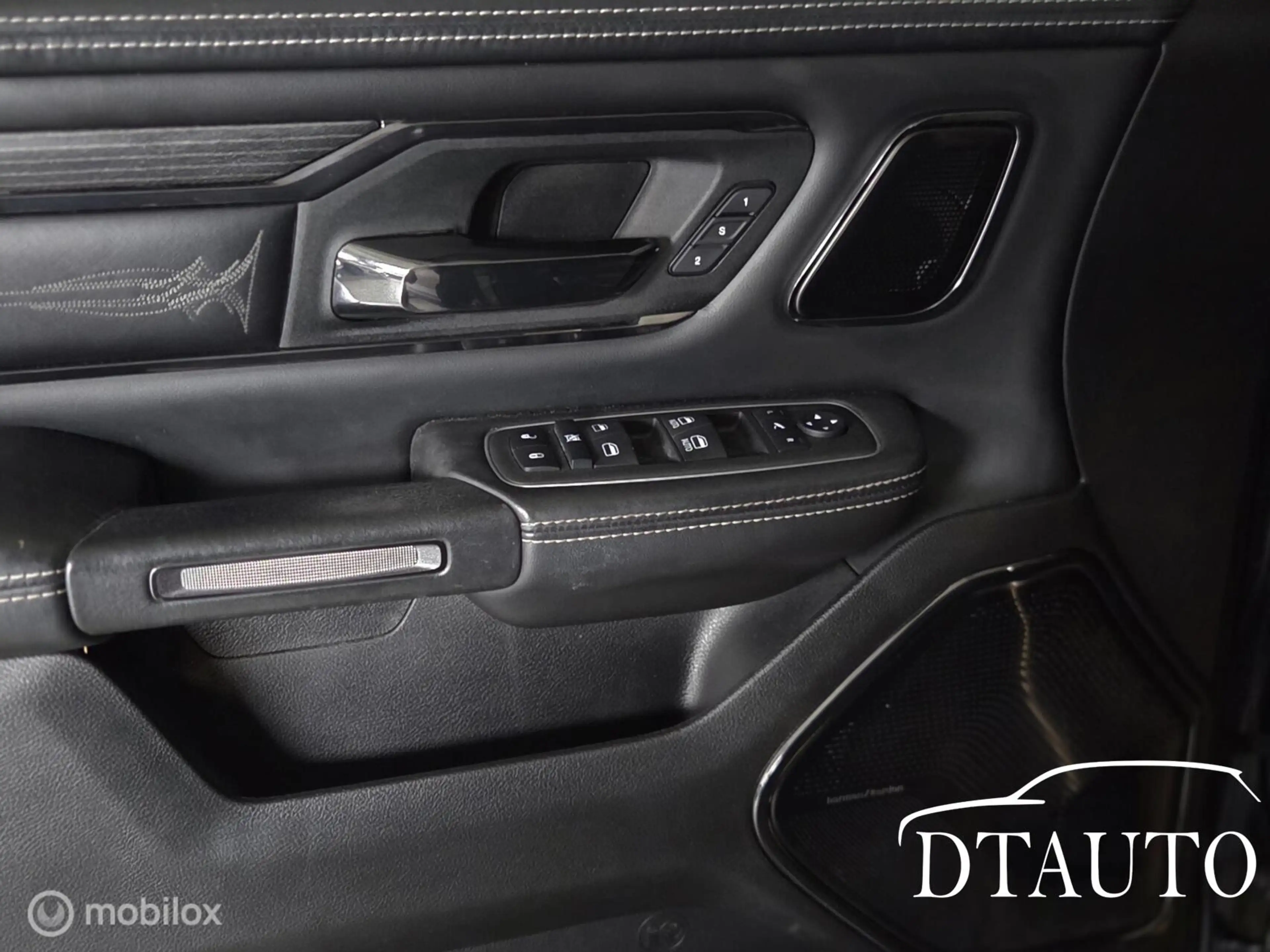 Dodge RAM 1500 4X4 5.7 V8 Limited Black Edition Luchtvering — photo 10