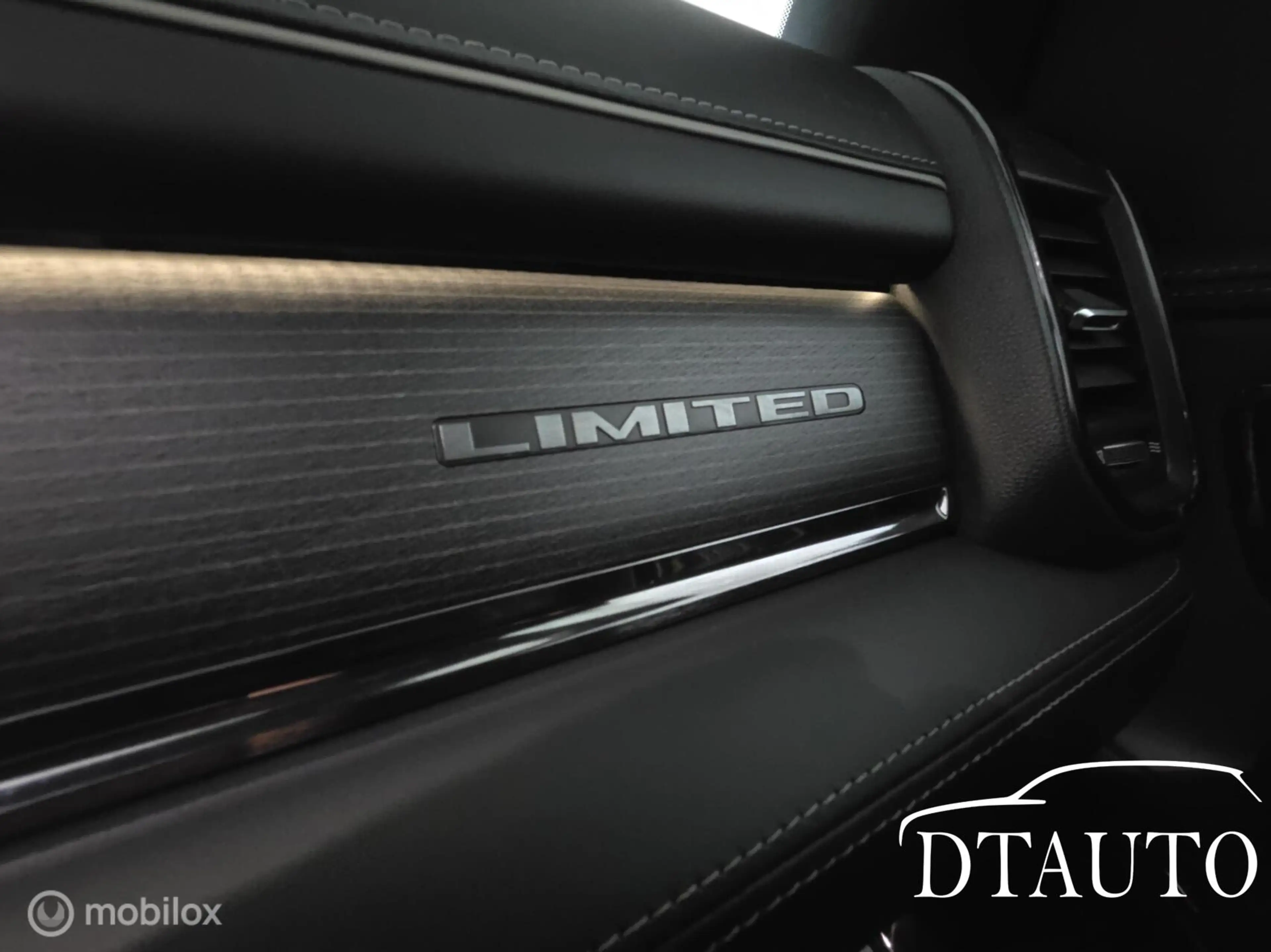 Dodge RAM 1500 4X4 5.7 V8 Limited Black Edition Luchtvering — photo 23