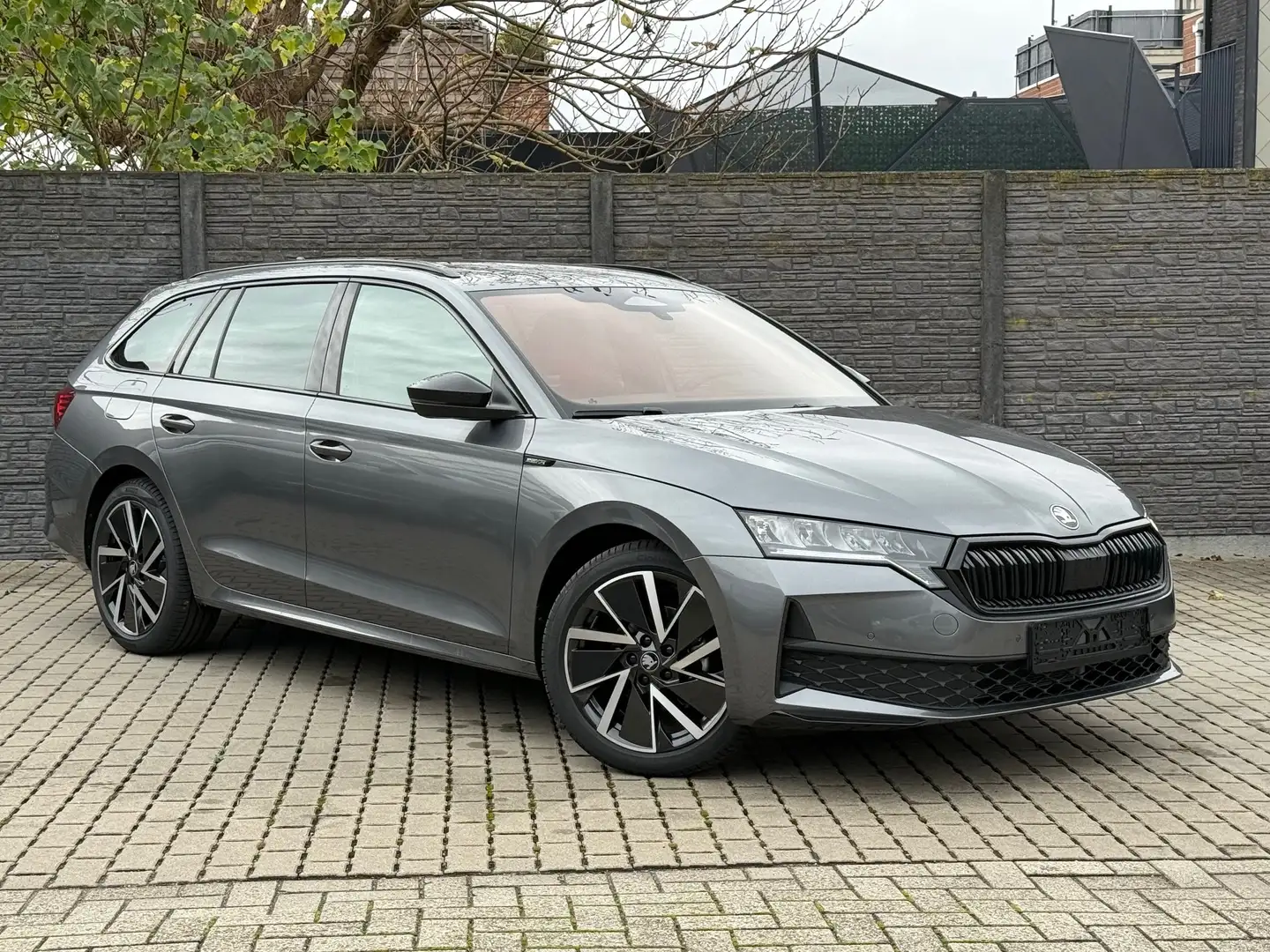 Skoda Octavia Break 1.5 TSI mHEV DSG Sportline Grijs - 2