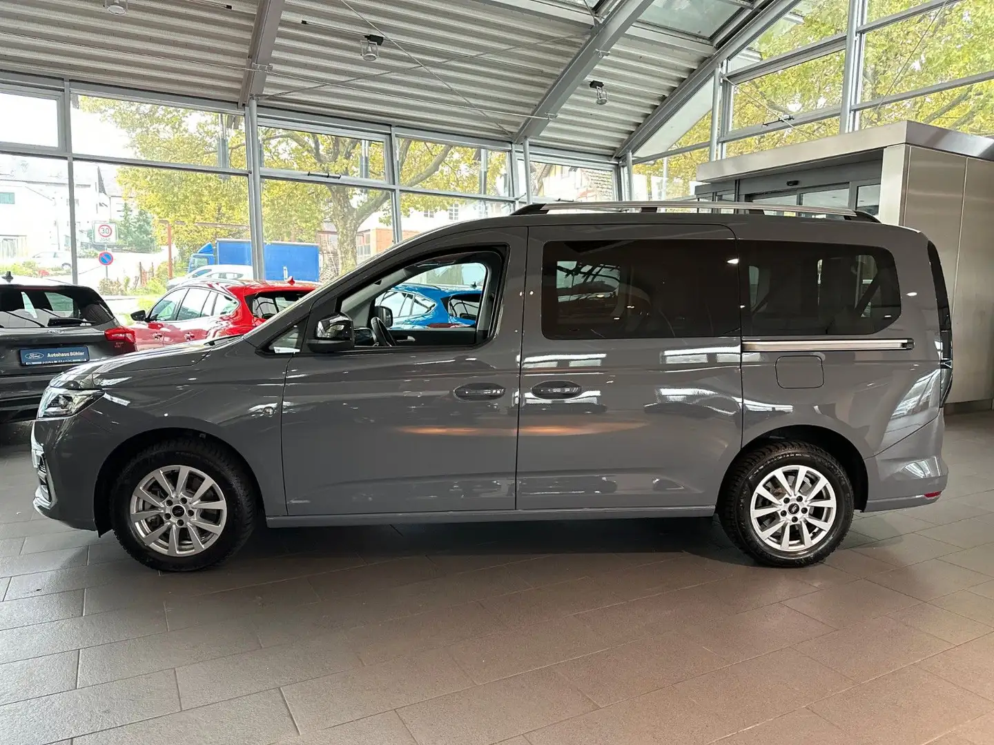 Ford Grand Tourneo Connect Titanium Grau - 2