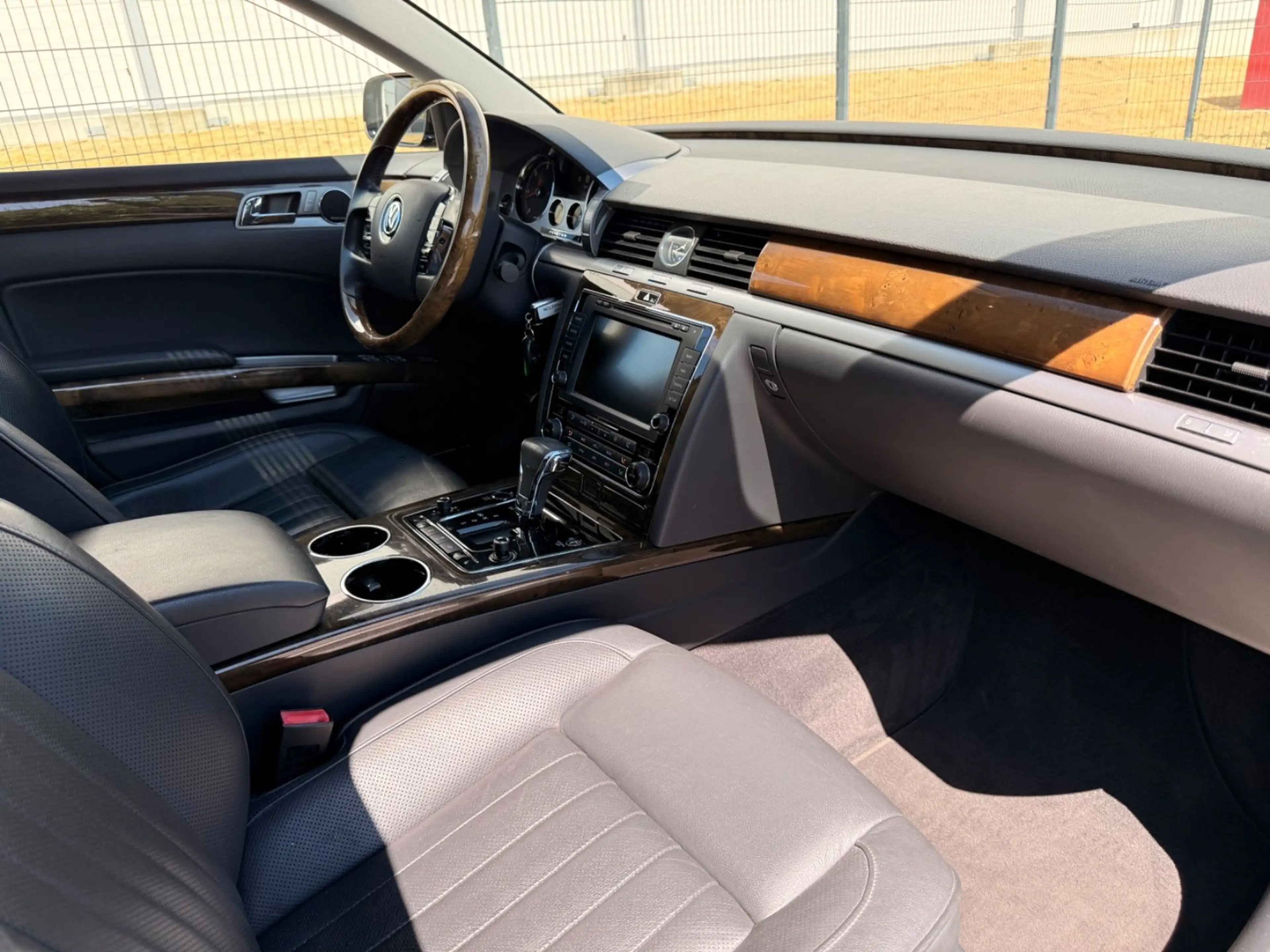 Volkswagen Phaeton 3.0 V6 TDI 5-Sitzer 4Motion*Exclusive* — photo 9