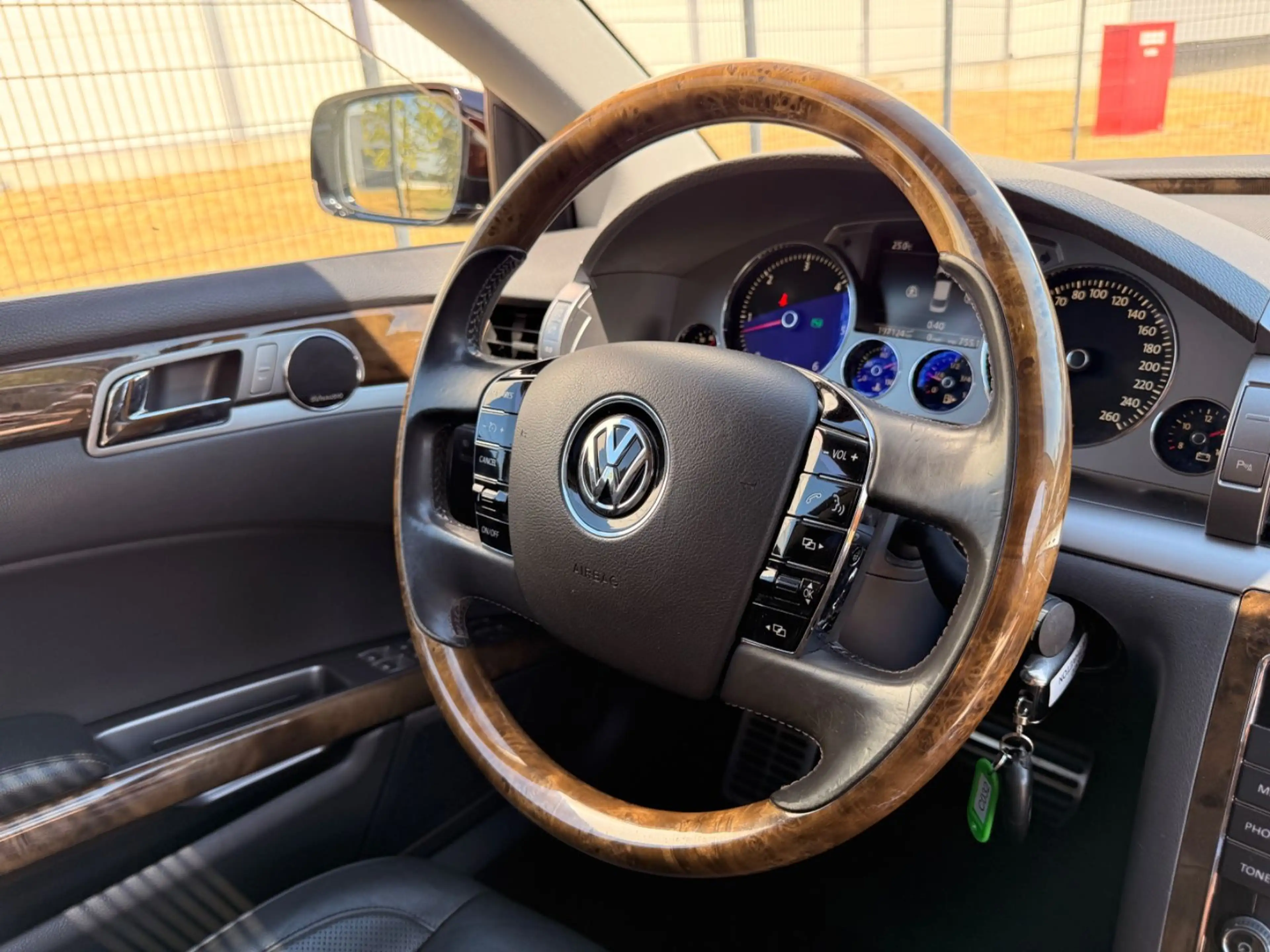 Volkswagen Phaeton 3.0 V6 TDI 5-Sitzer 4Motion*Exclusive* — photo 11