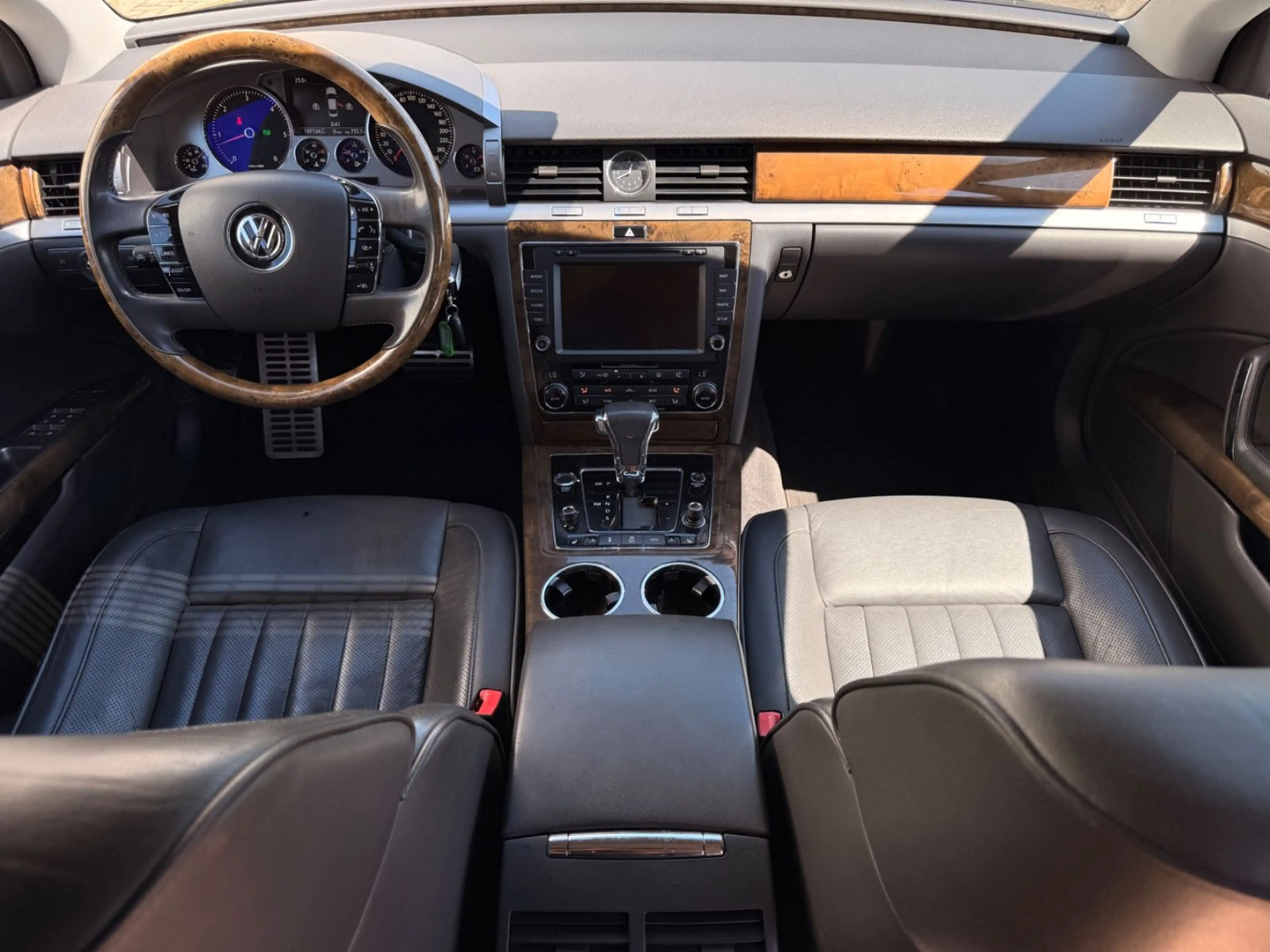 Volkswagen Phaeton 3.0 V6 TDI 5-Sitzer 4Motion*Exclusive* — photo 12