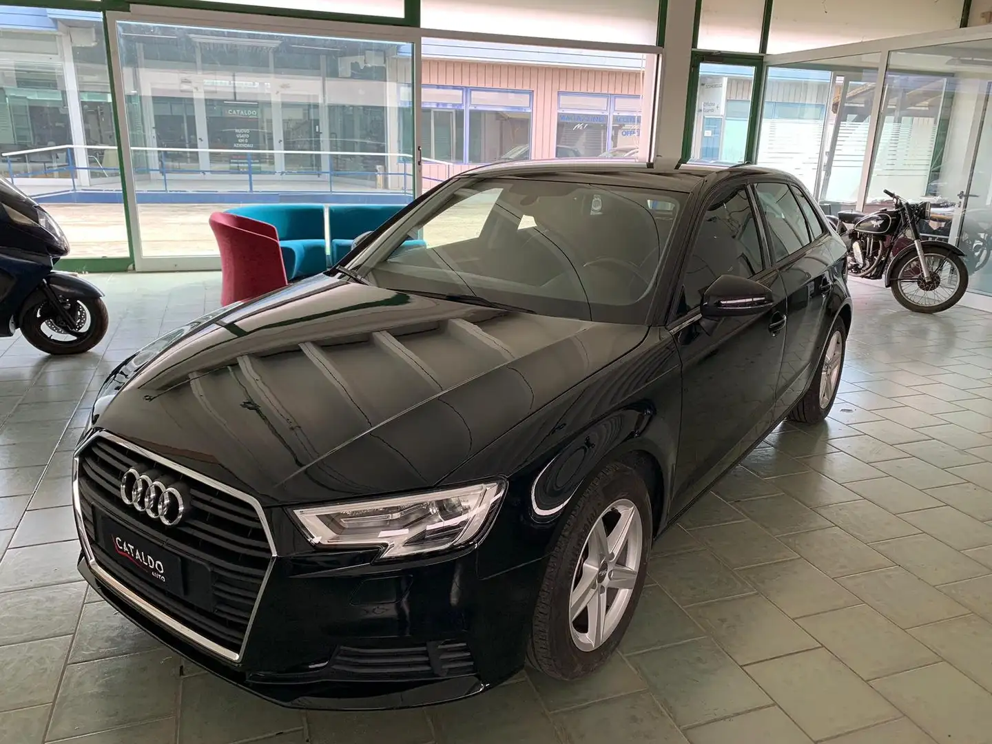 Audi A3 A3 Sportback 30 1.5 g-tron Business 131cv s-tronic Noir - 1