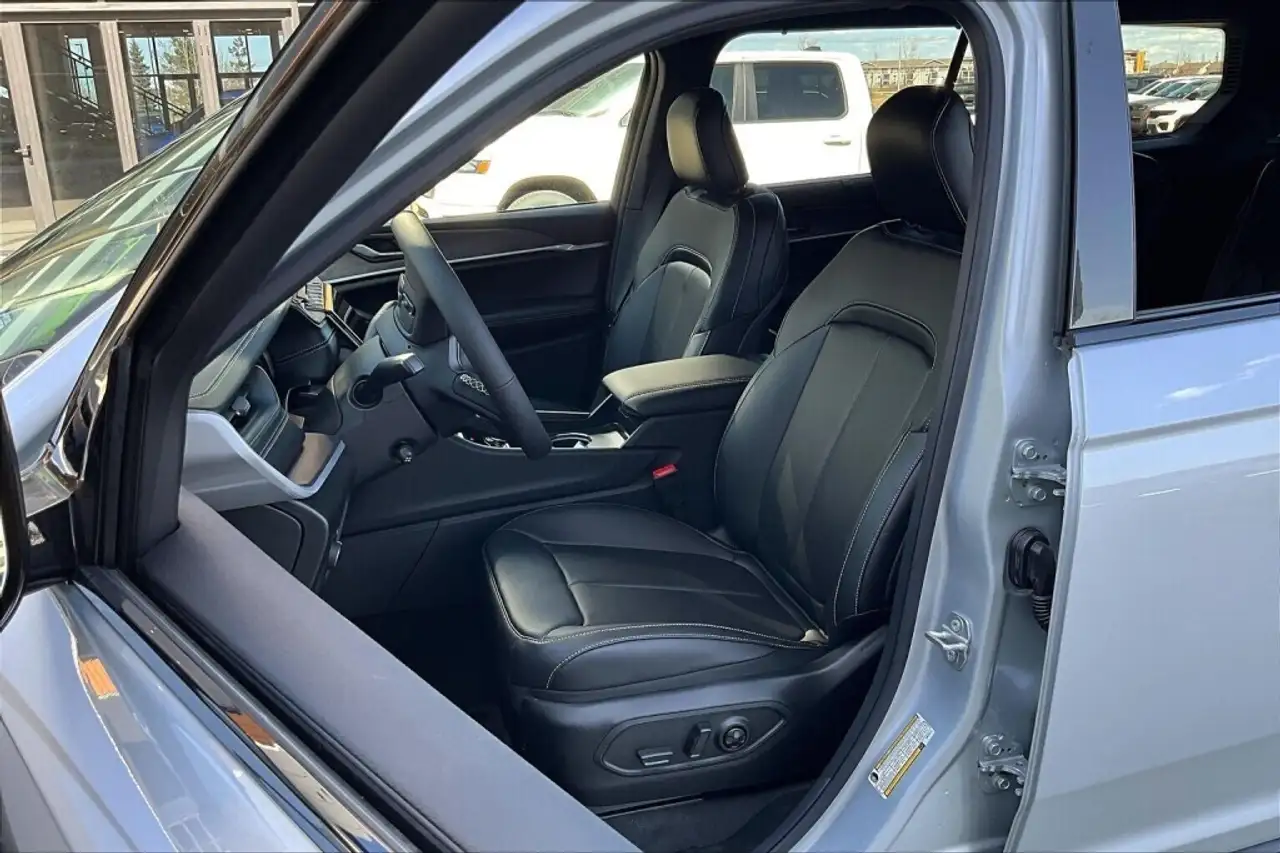 Jeep Grand Cherokee photo Jeep Grand Cherokee