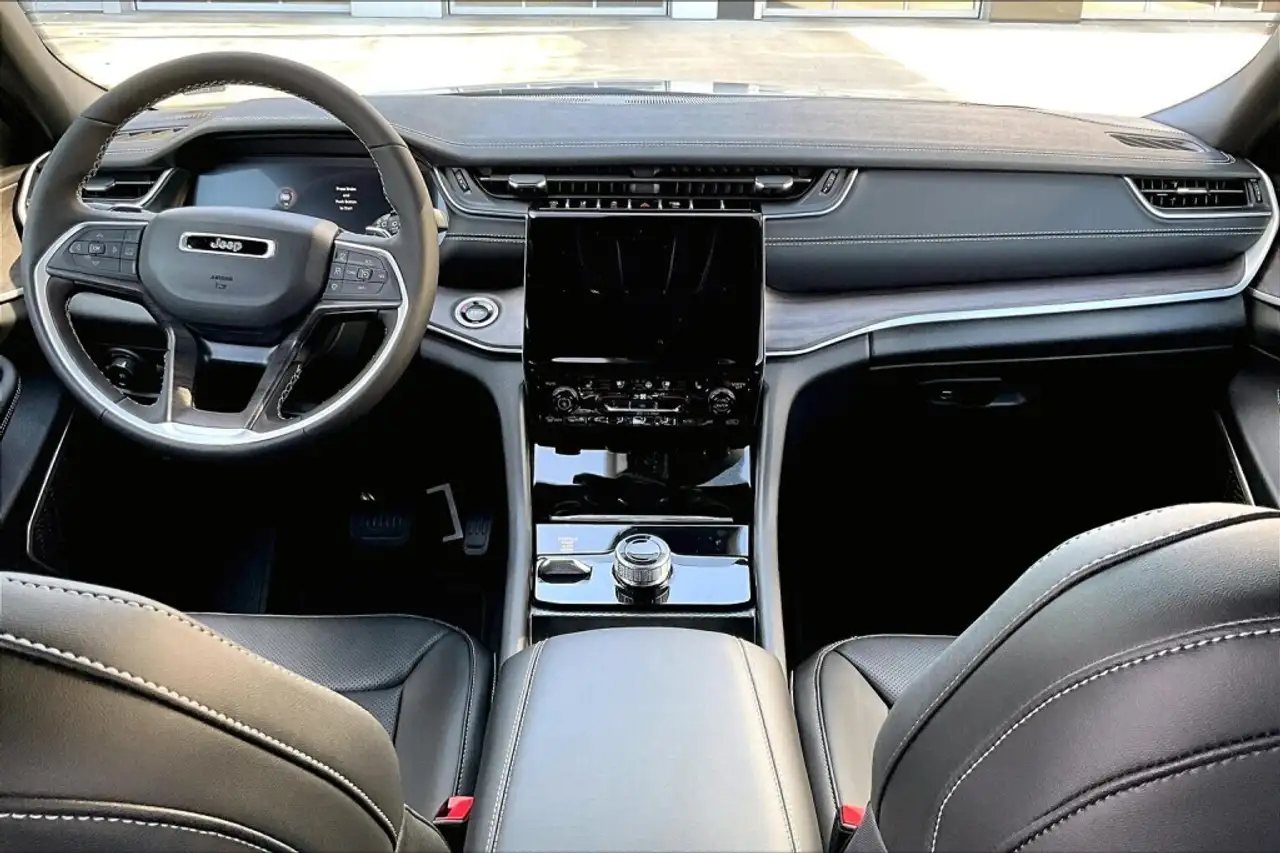 Jeep Grand Cherokee photo Jeep Grand Cherokee