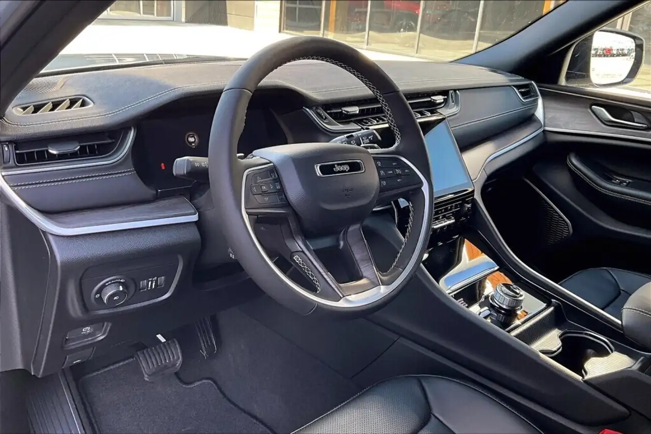 Jeep Grand Cherokee photo Jeep Grand Cherokee