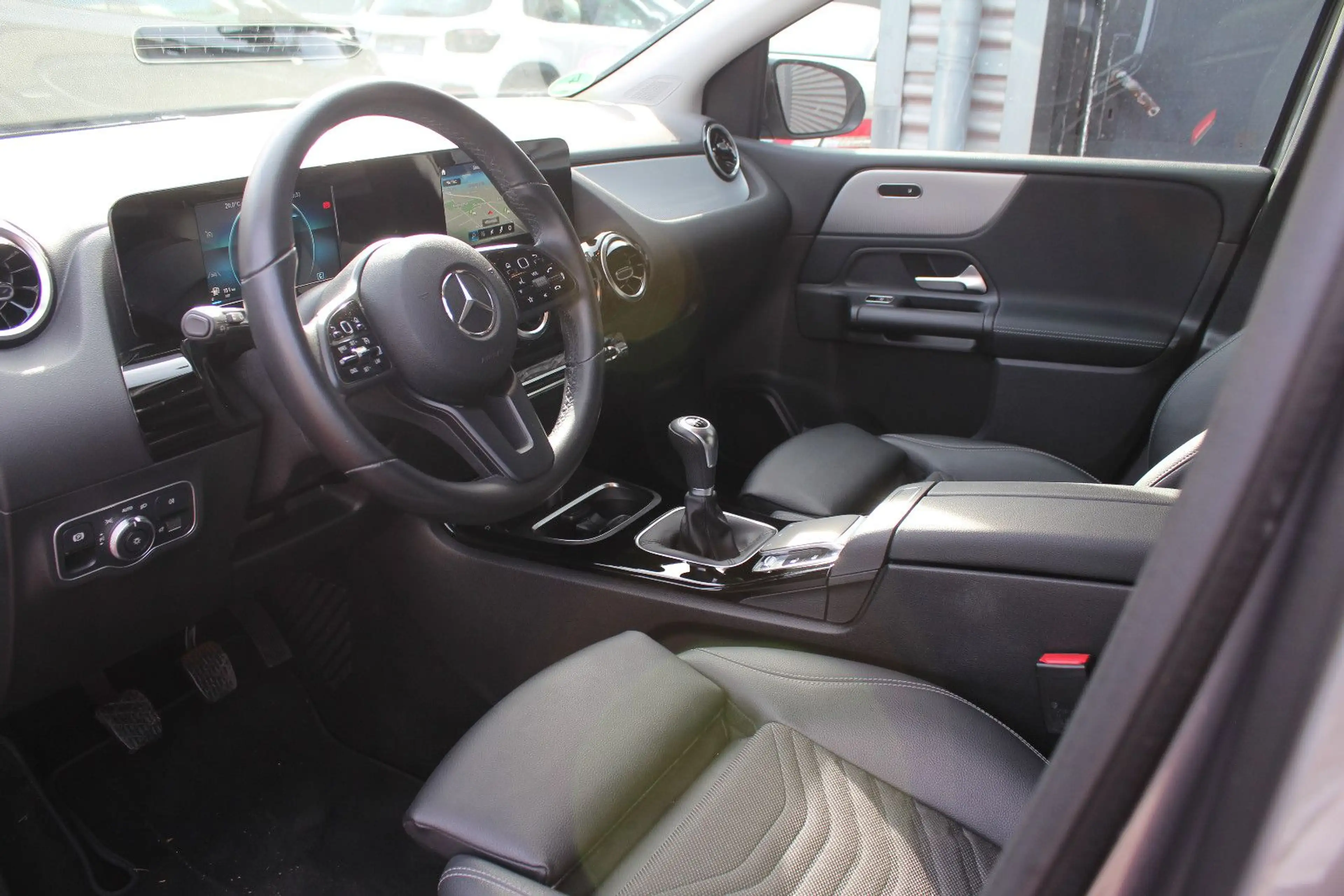 Mercedes-Benz B 200 STYLE KLIMA AHK NAVI SITZHEIZUNG 1.Hd — photo 13