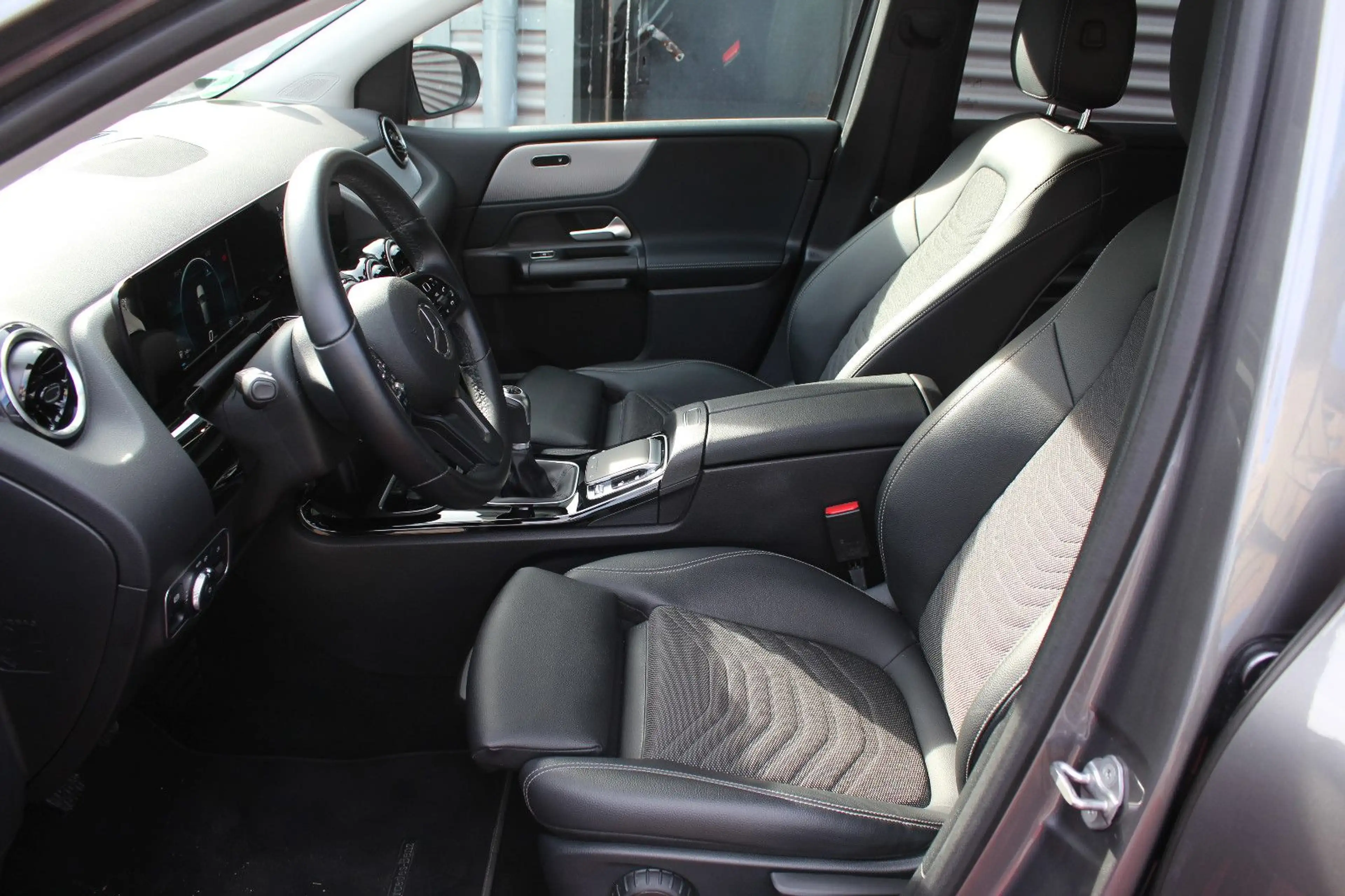 Mercedes-Benz B 200 STYLE KLIMA AHK NAVI SITZHEIZUNG 1.Hd — photo 5