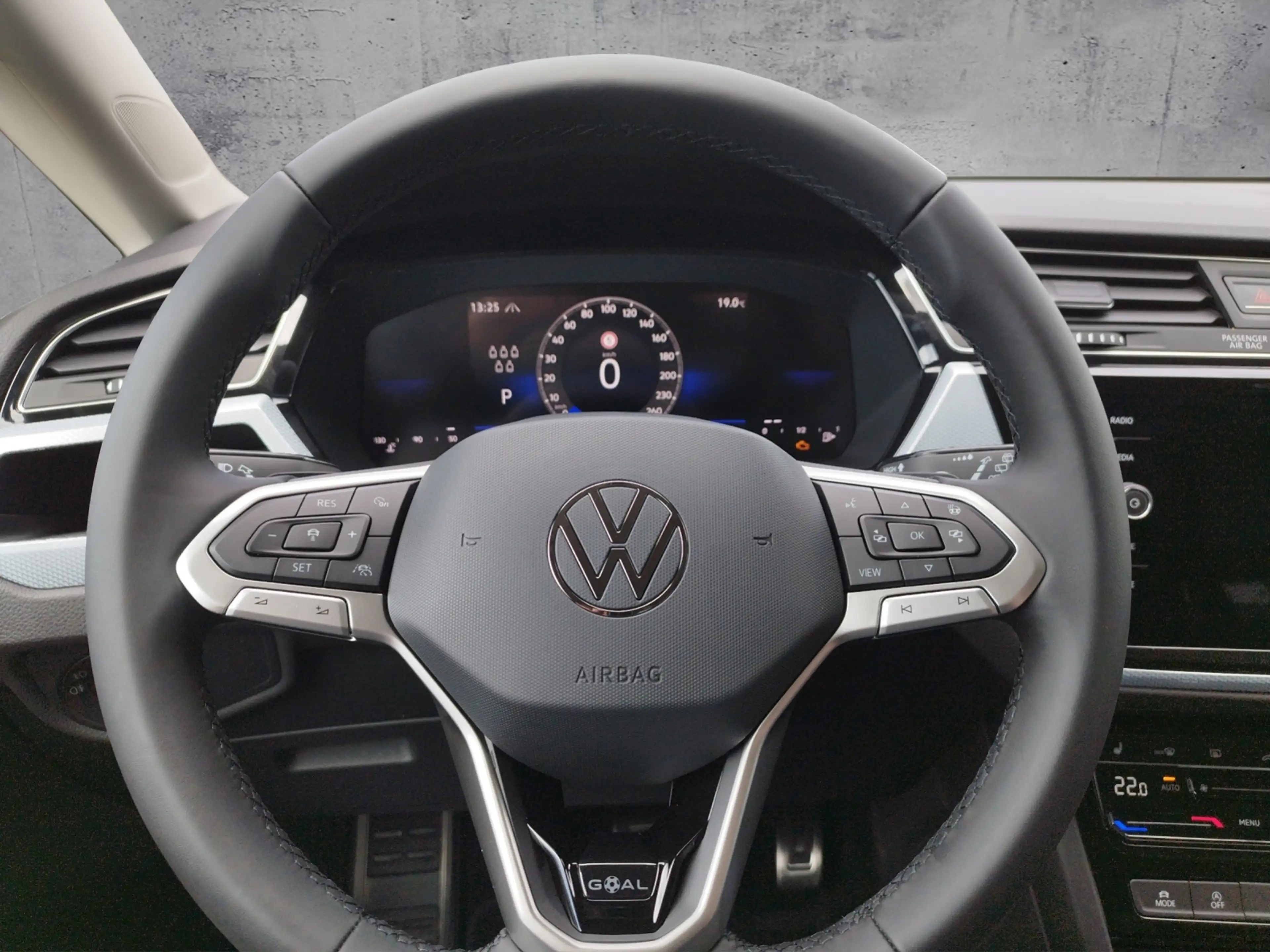 Volkswagen Touran 1.5 TSI DSG 5JG/KEYLESS/RFK/ACC — photo 14