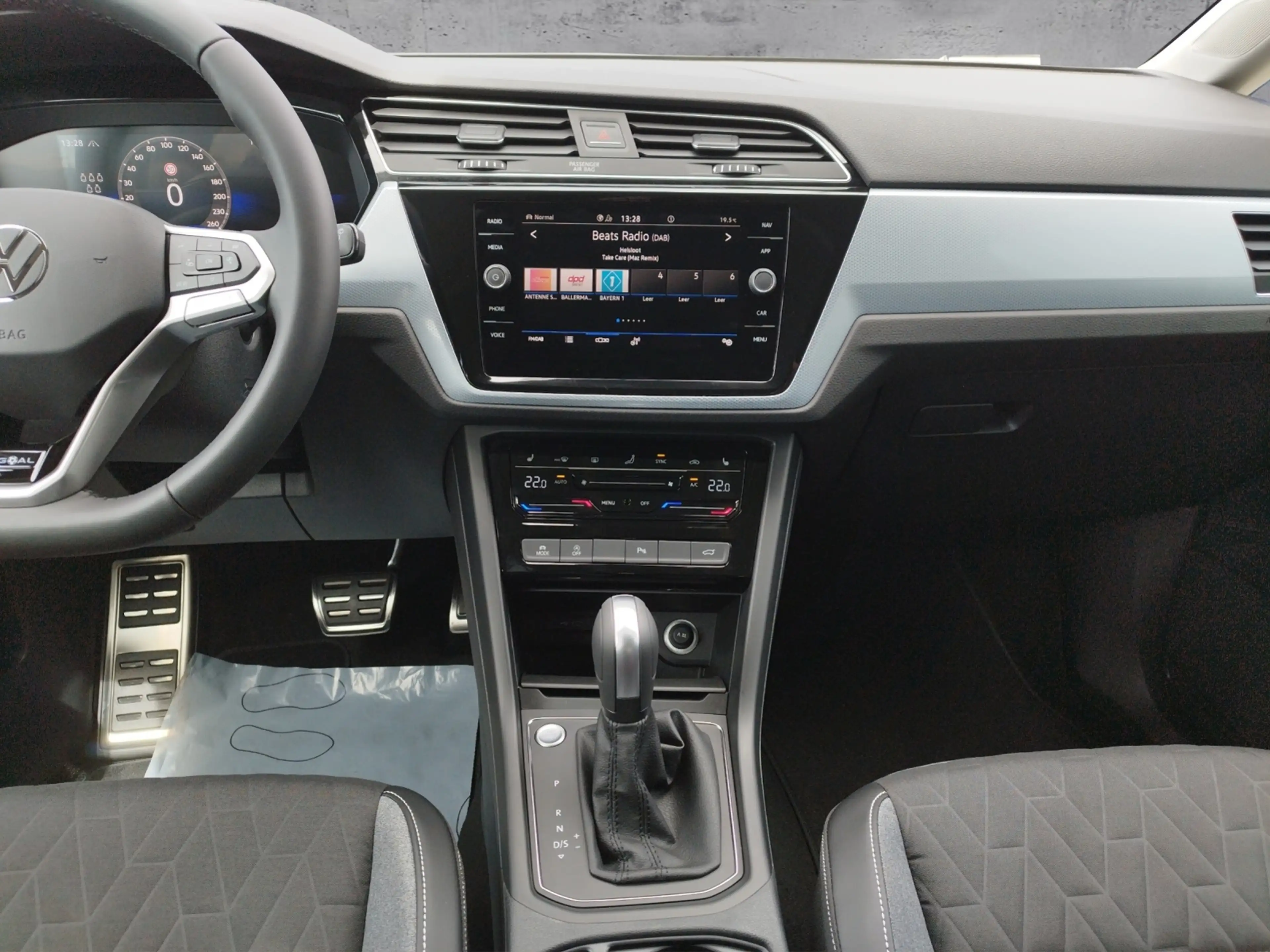 Volkswagen Touran 1.5 TSI DSG 5JG/KEYLESS/RFK/ACC — photo 8