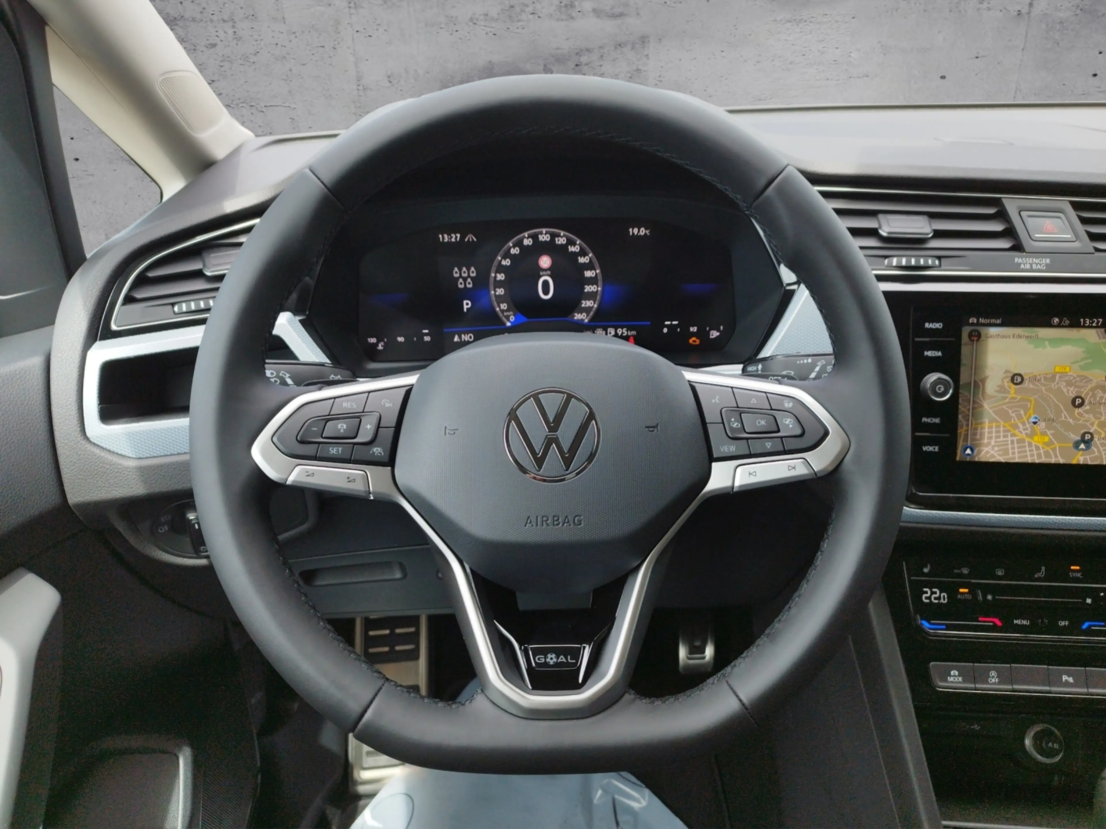 Volkswagen Touran 1.5 TSI DSG 5JG/KEYLESS/RFK/ACC — photo 6