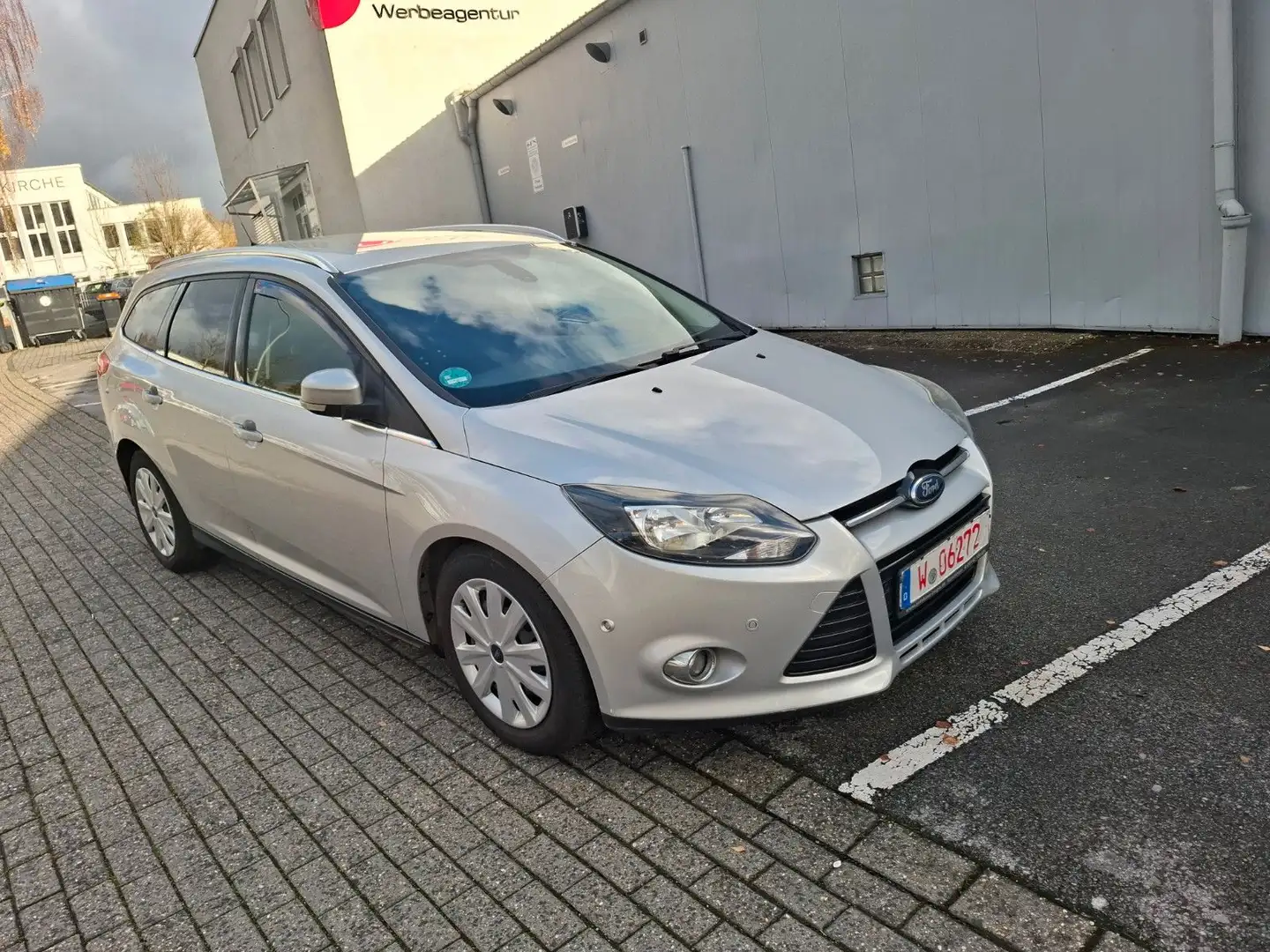 Ford Focus Turnier Titanium TÜV NEU SERVICE NEU Silber - 2