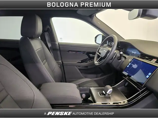 Land Rover Range Rover Evoque view 3