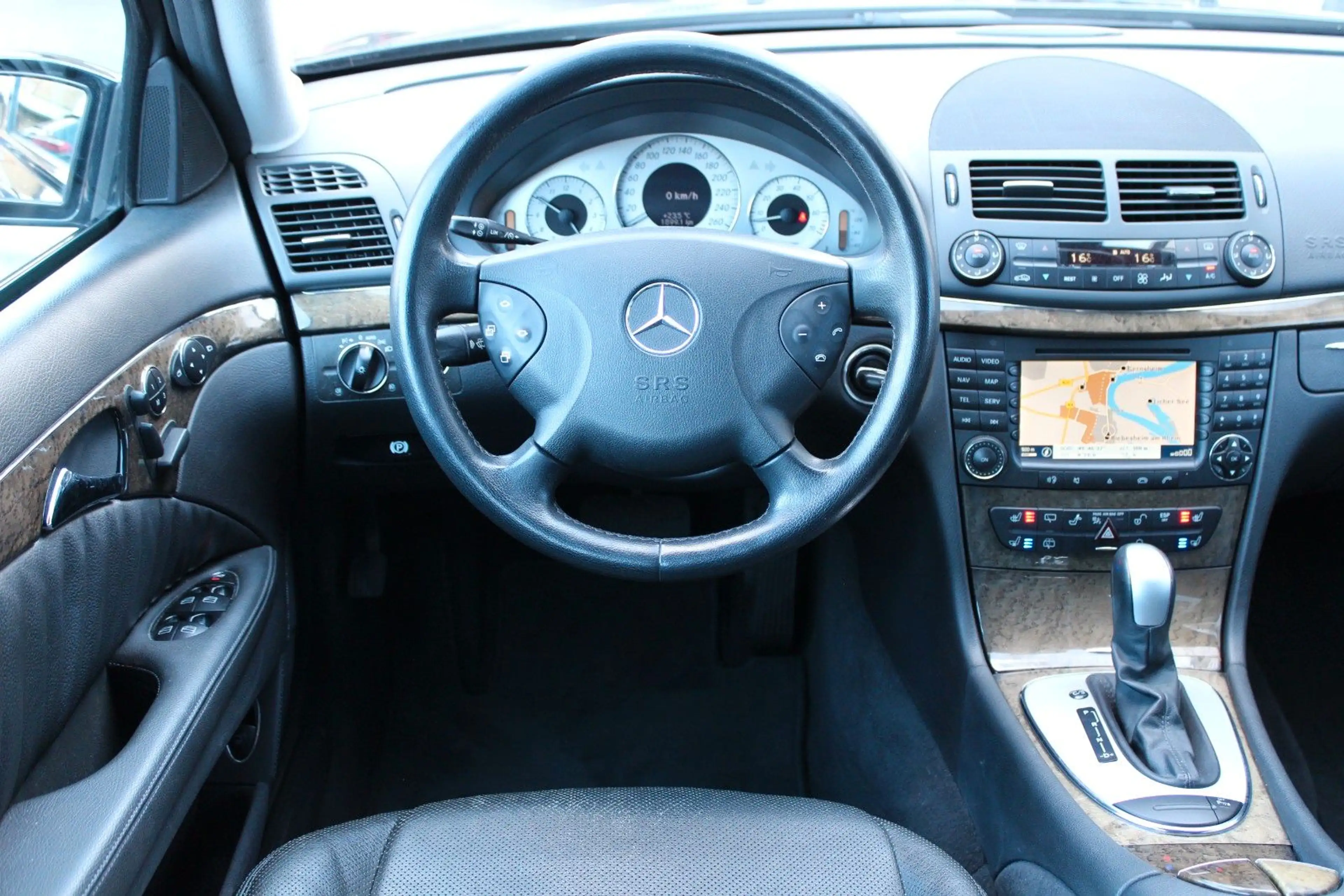 Mercedes-Benz E 350 T 4Matic Bi-Xenon*Comand*TV im Fond*Leder — photo 15