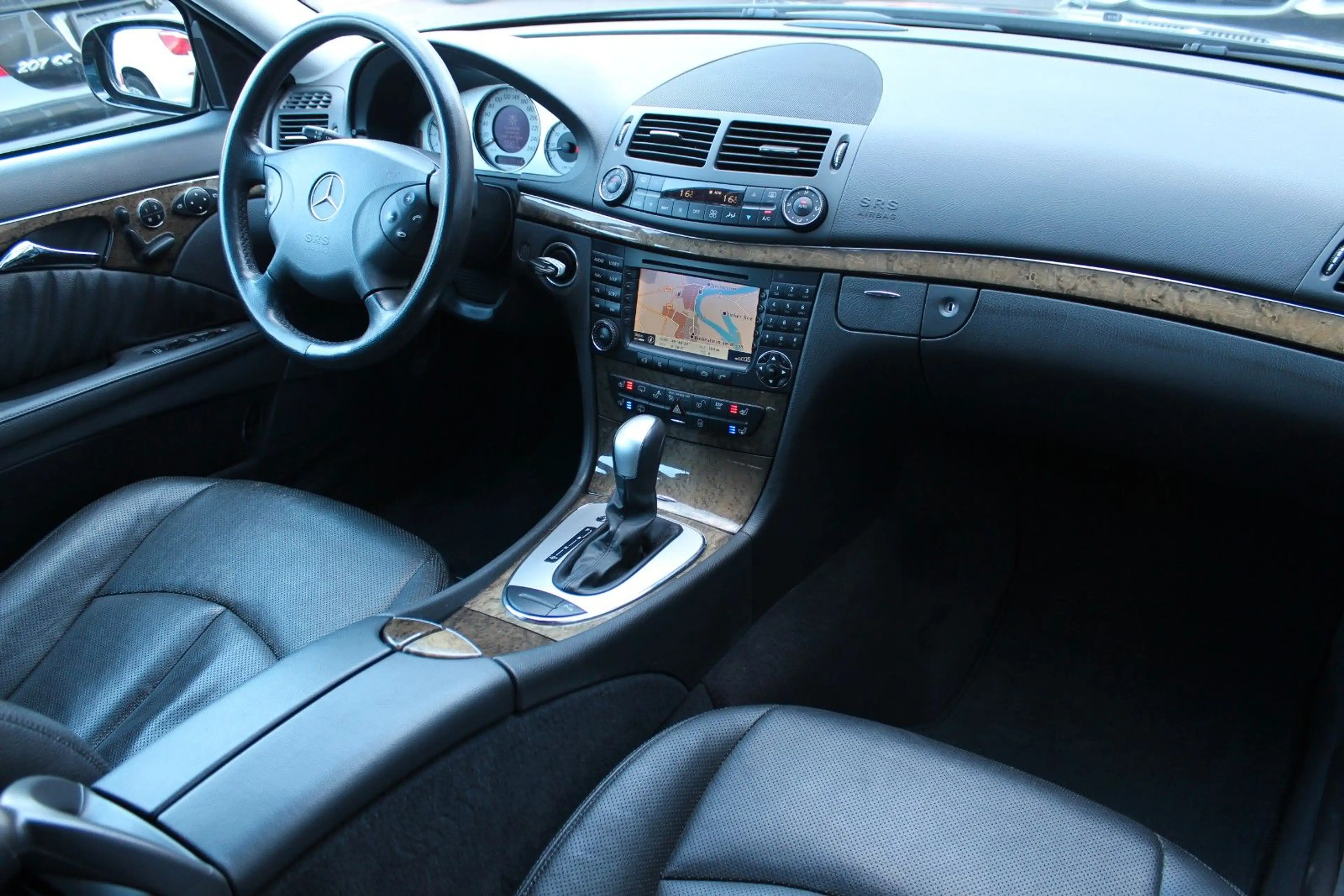 Mercedes-Benz E 350 T 4Matic Bi-Xenon*Comand*TV im Fond*Leder — photo 13