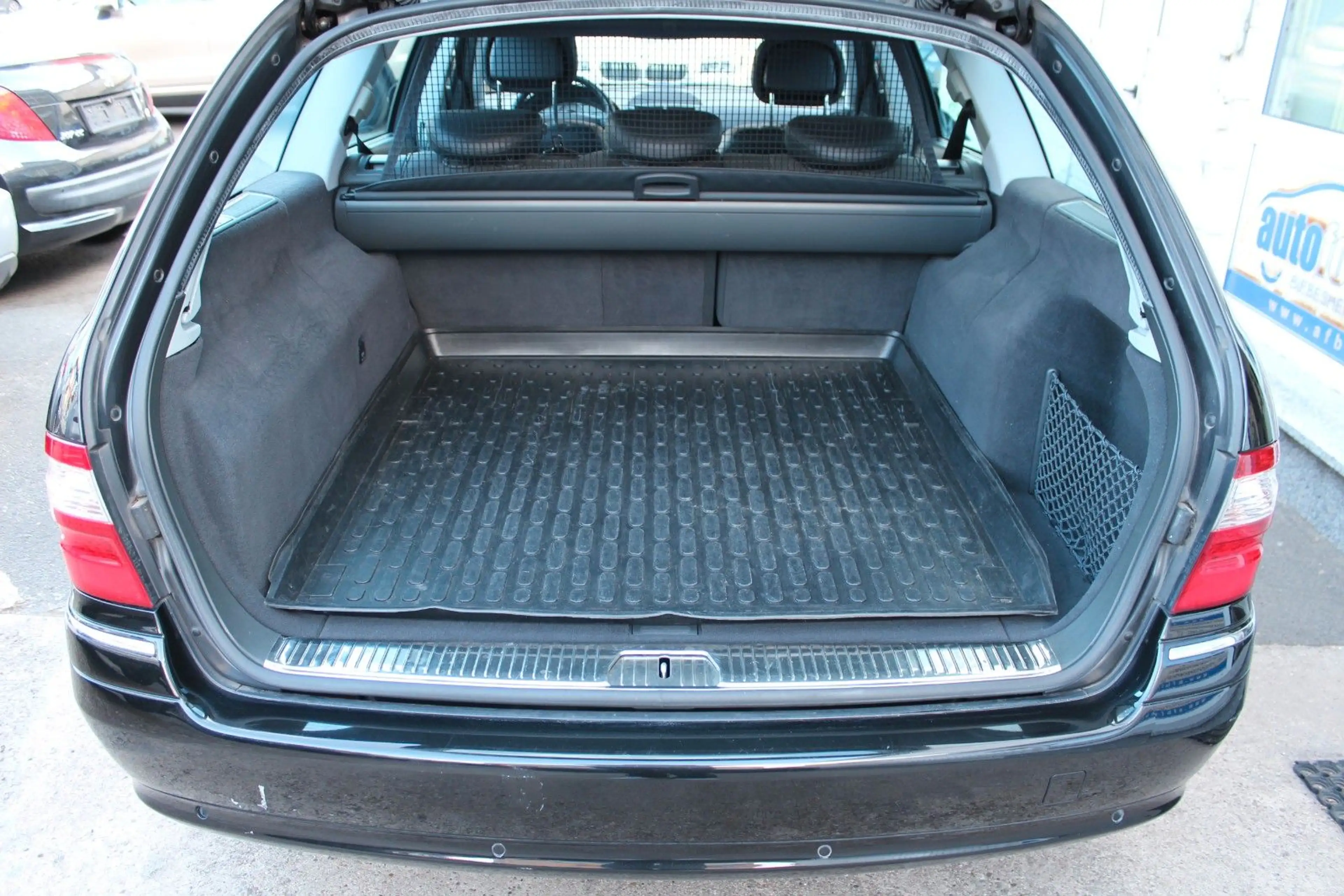 Mercedes-Benz E 350 T 4Matic Bi-Xenon*Comand*TV im Fond*Leder — photo 9