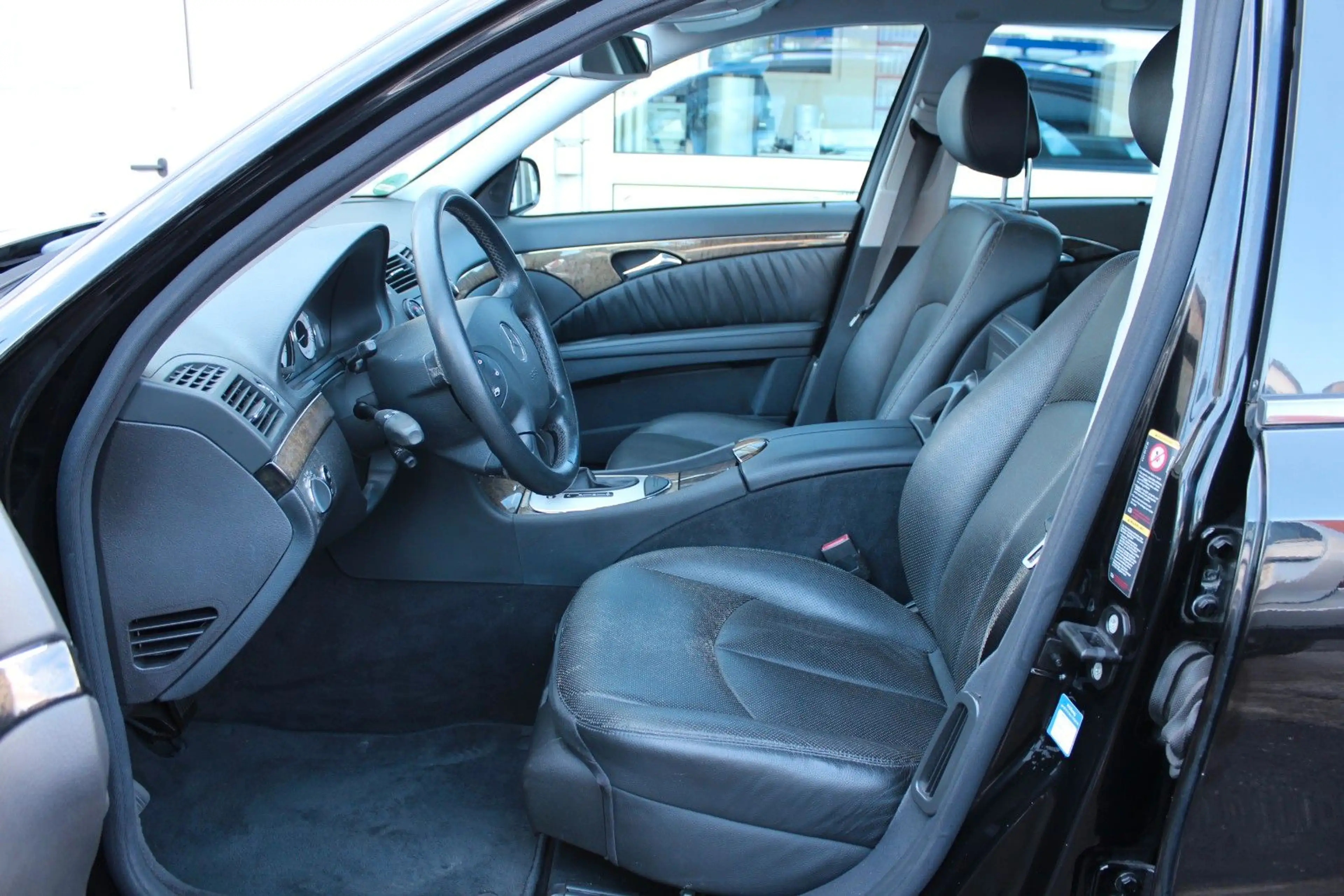 Mercedes-Benz E 350 T 4Matic Bi-Xenon*Comand*TV im Fond*Leder — photo 6