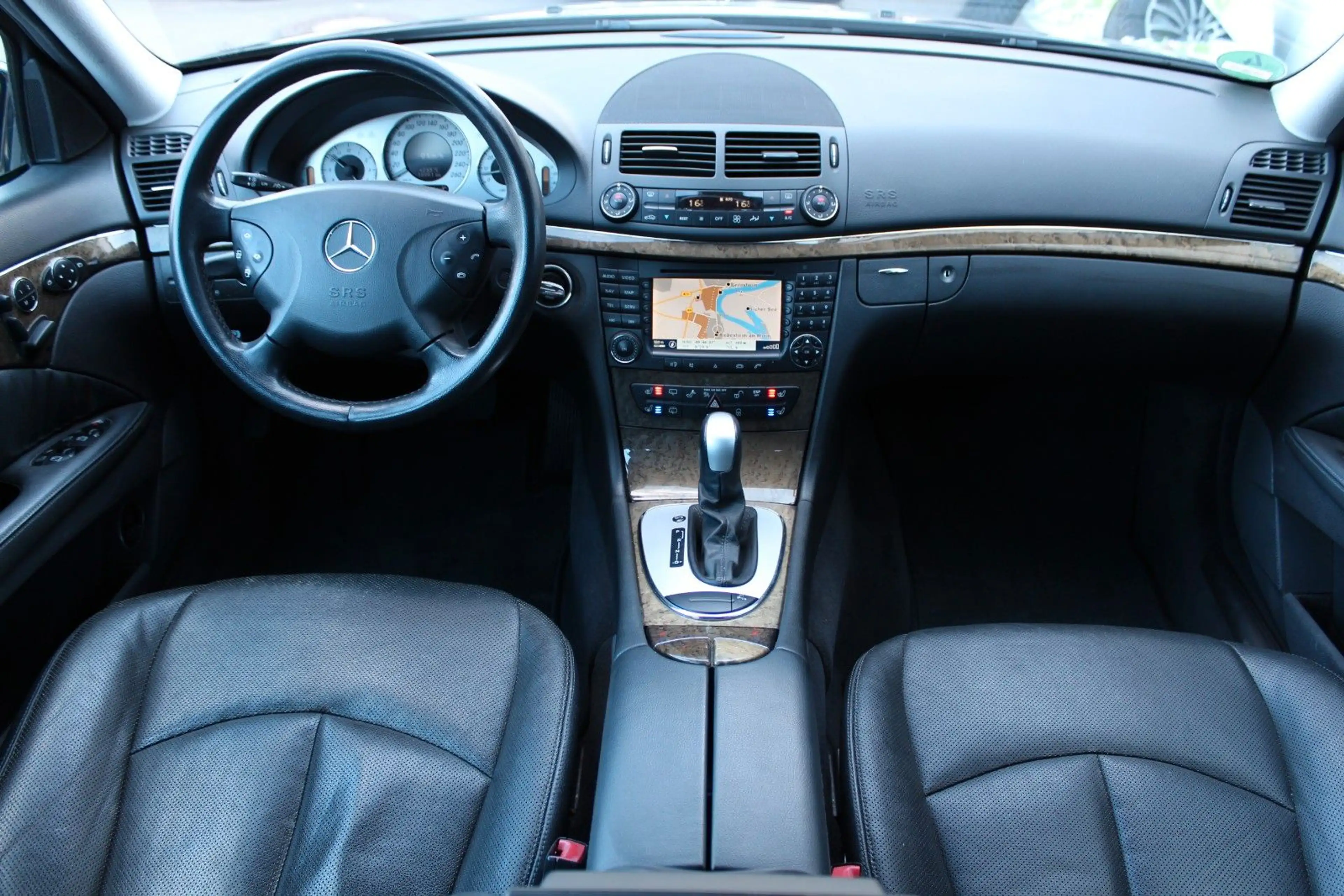 Mercedes-Benz E 350 T 4Matic Bi-Xenon*Comand*TV im Fond*Leder — photo 14