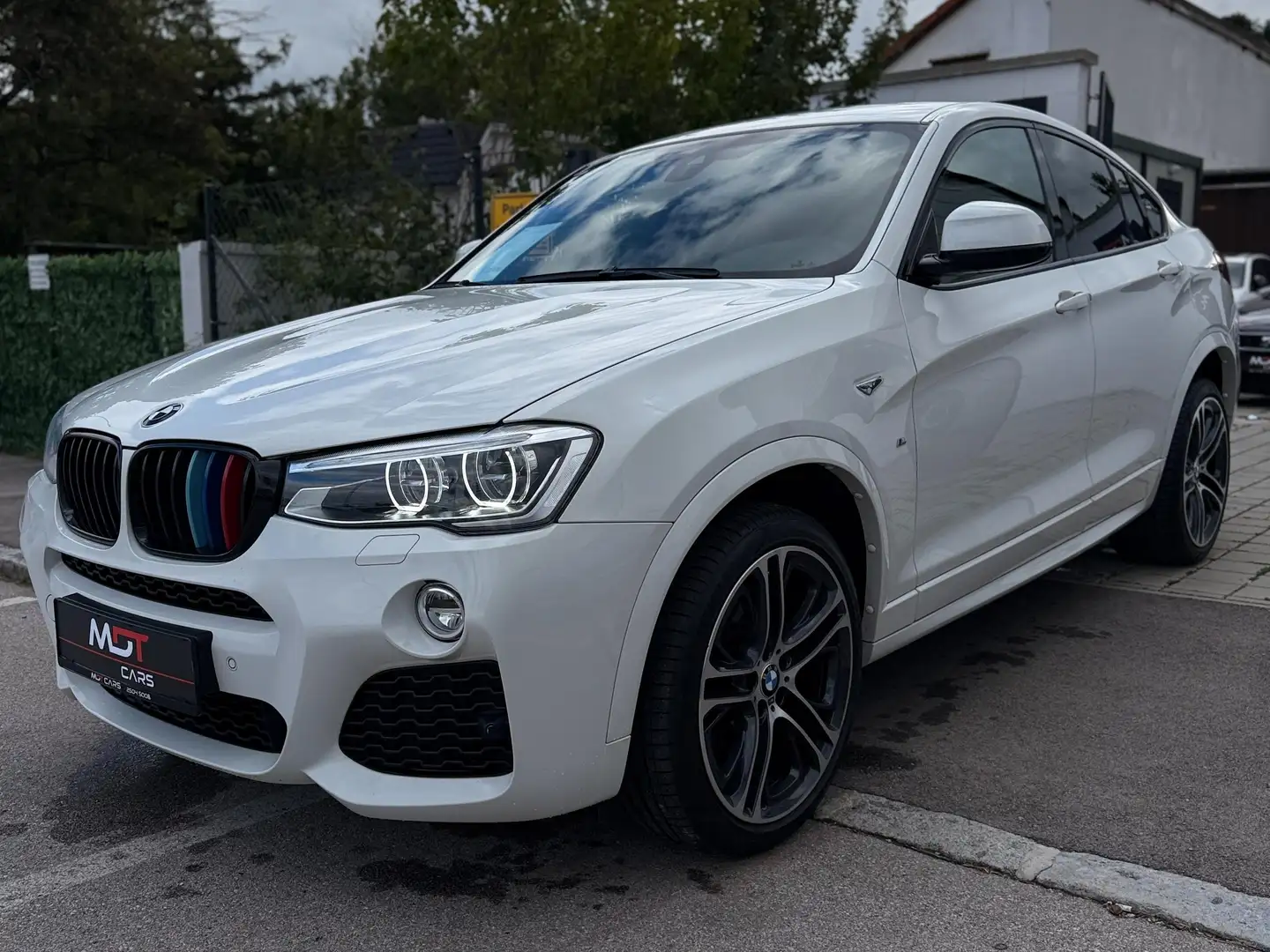 BMW X4 30d M-Paket Aut.|Keyless-Entry|Harman|Kamera|AHK Weiß - 2