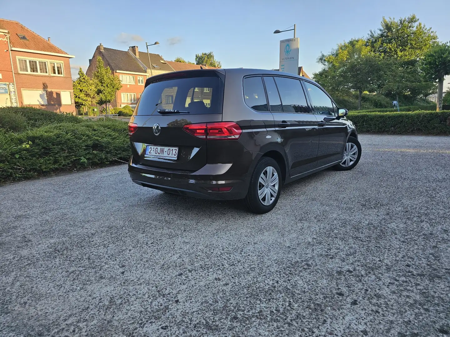 Volkswagen Touran 1.6 TDi SCR Trendline DSG Brun - 2