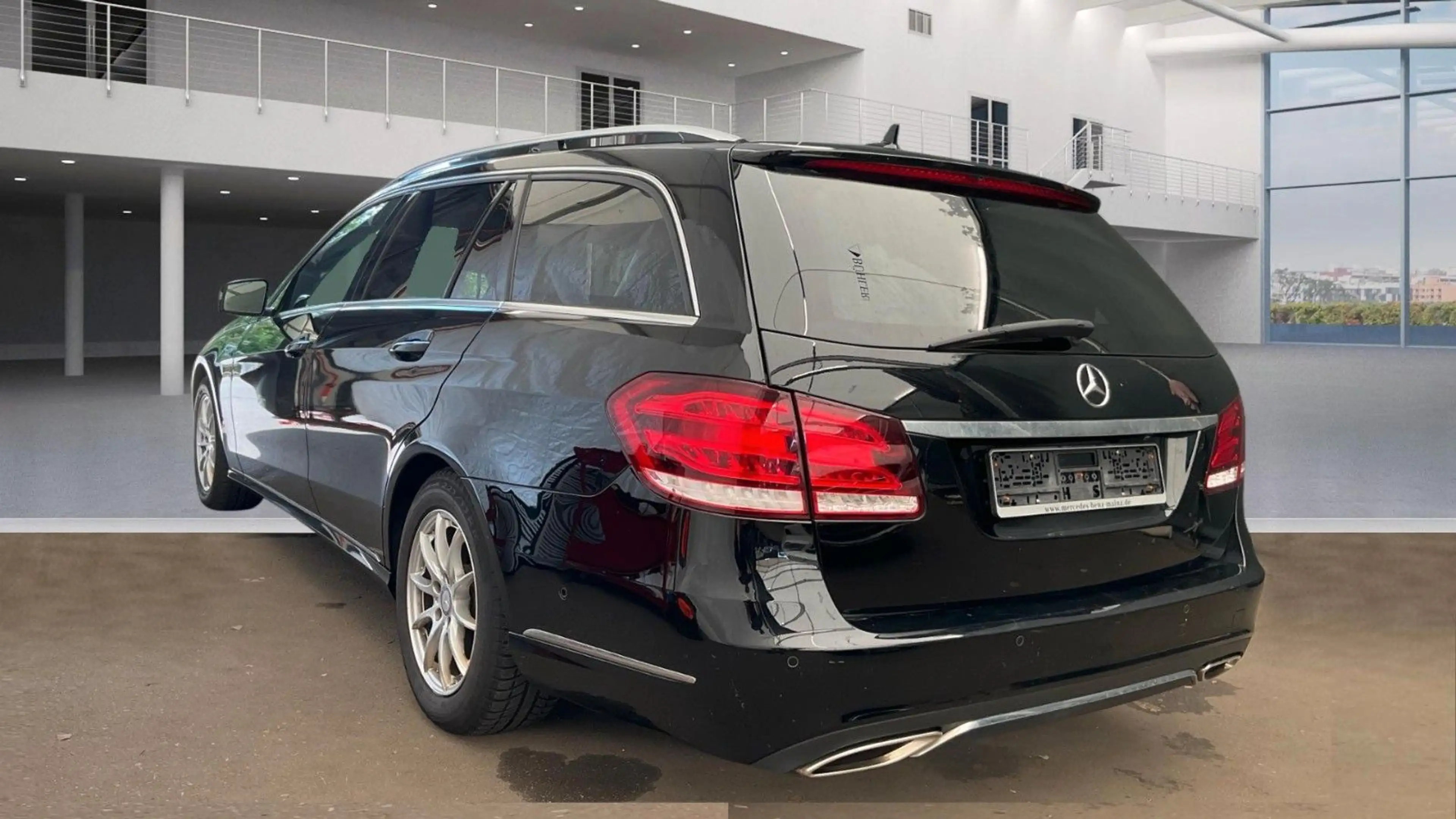 Mercedes-Benz E 250 d BlueTec/9G/ T-Modell/LED/Distronic/360° — photo 3